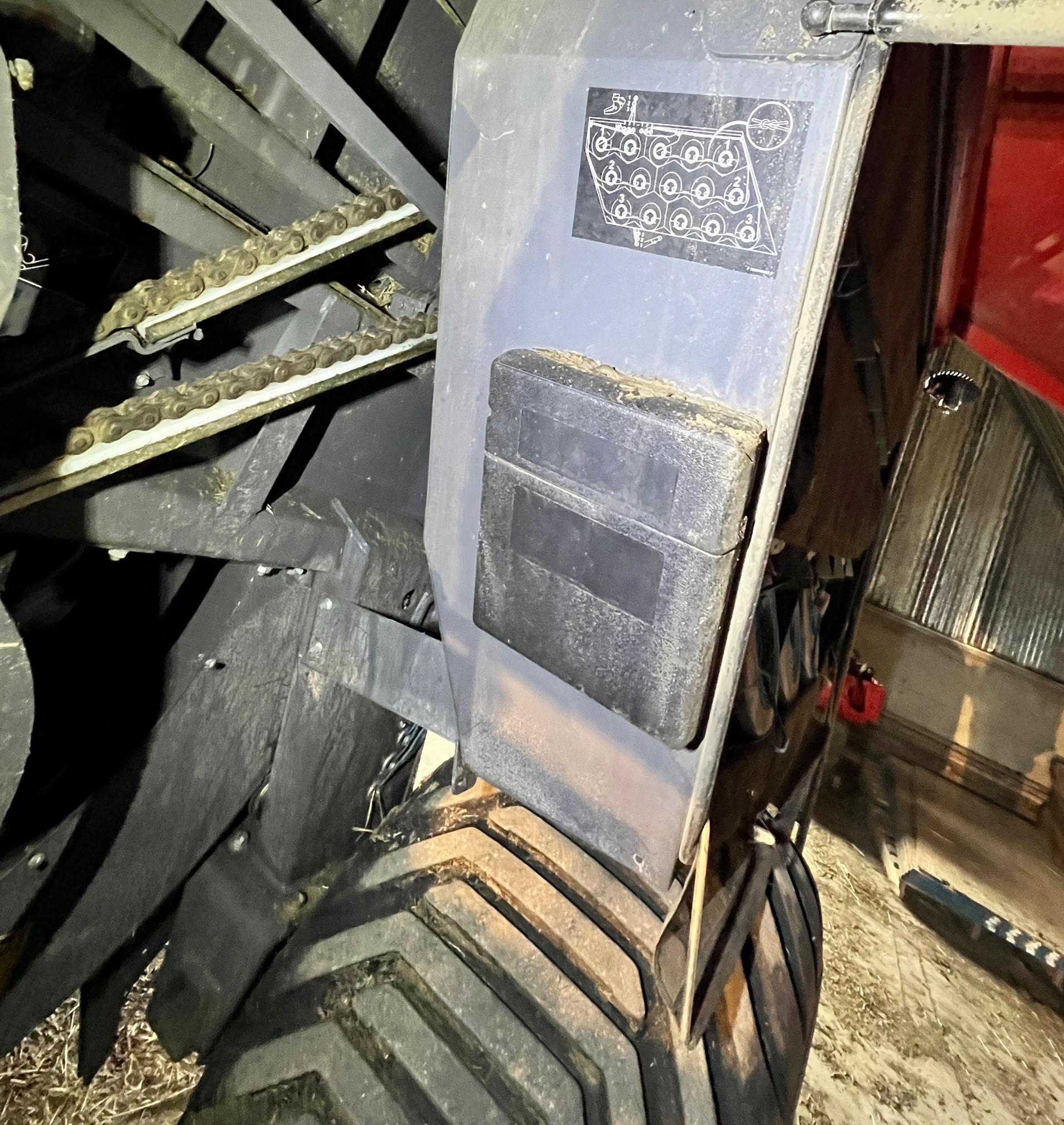 2018 MASSEY FERGUSON 2270 Hesston - Image 24