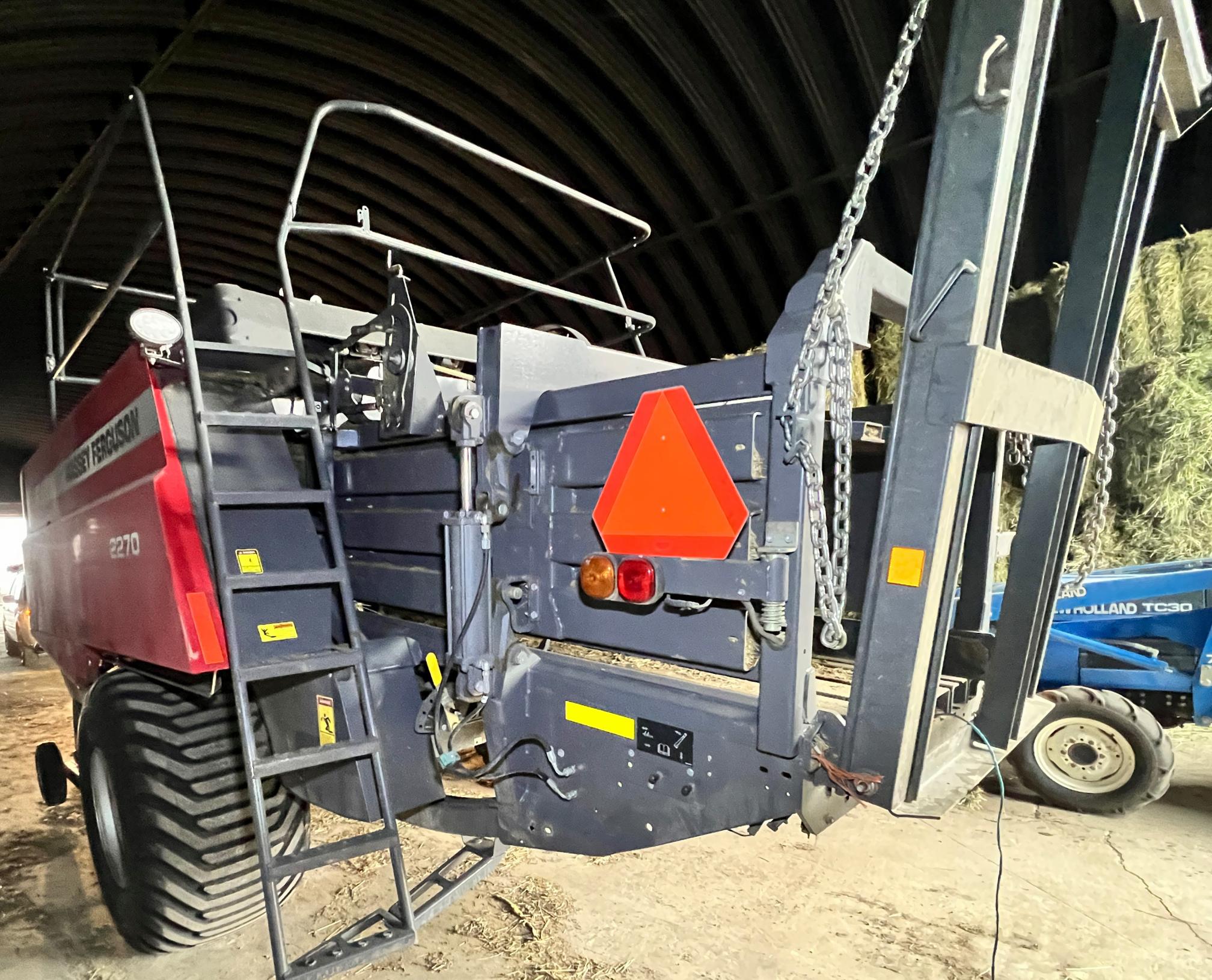 2018 MASSEY FERGUSON 2270 Hesston - view 9 of 32