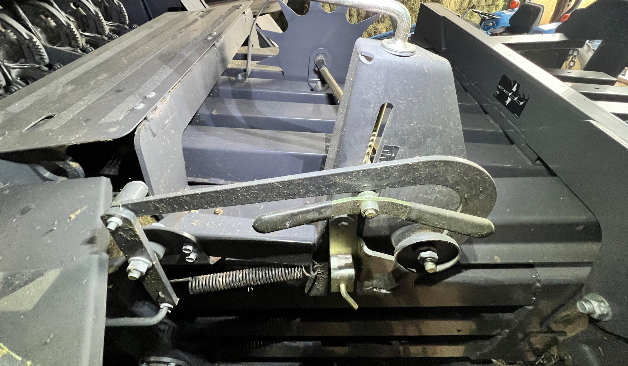 2018 MASSEY FERGUSON 2270 Hesston - Image 30