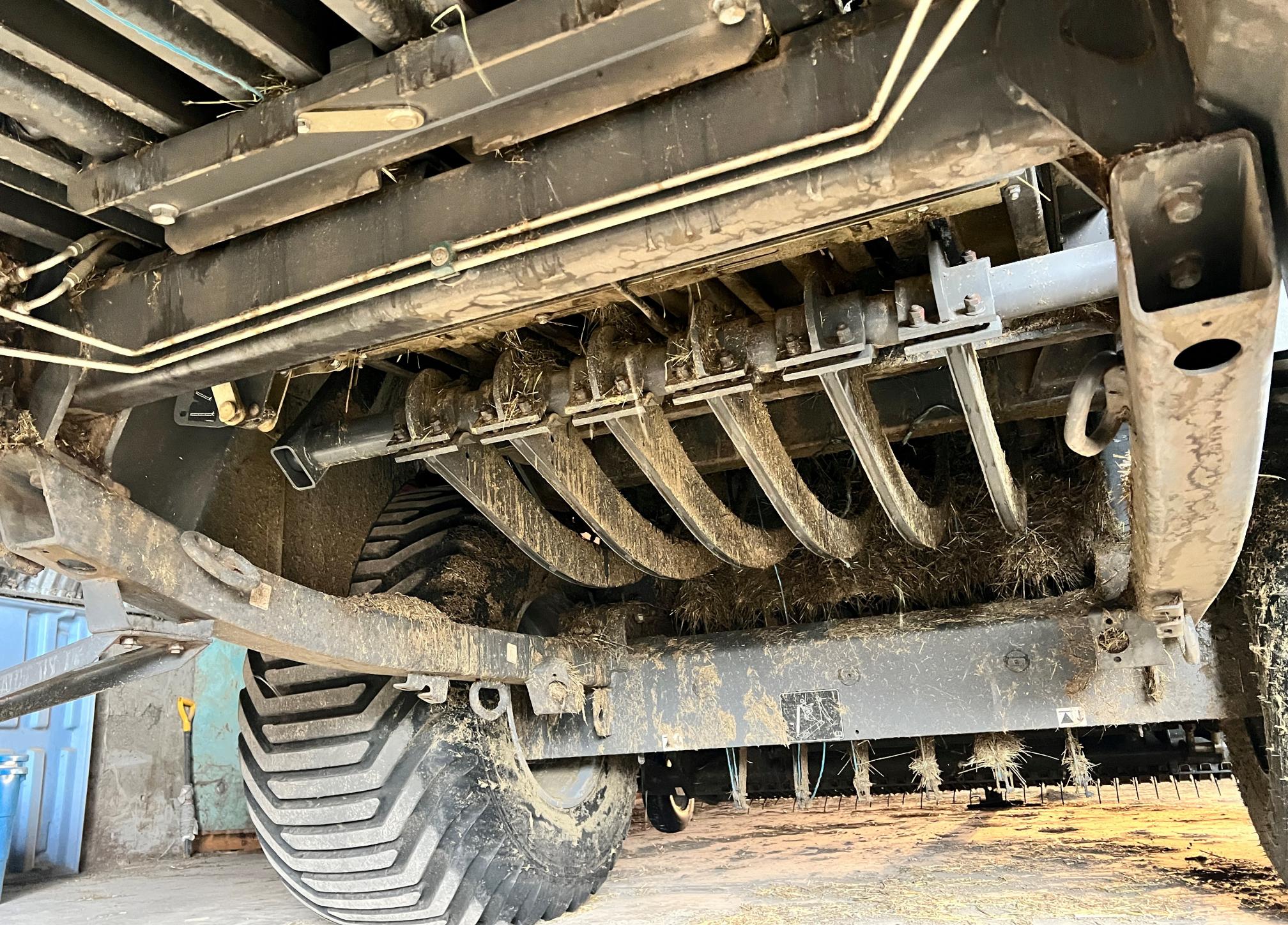 2018 MASSEY FERGUSON 2270 Hesston - Image 32