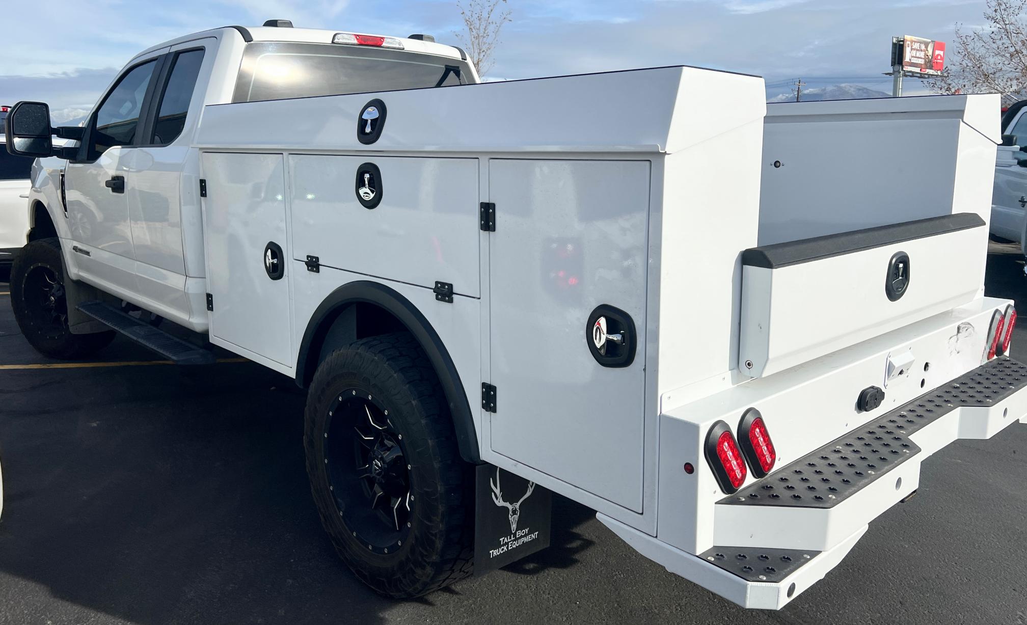 2021 FORD F350 Super Duty XLT - Image 2