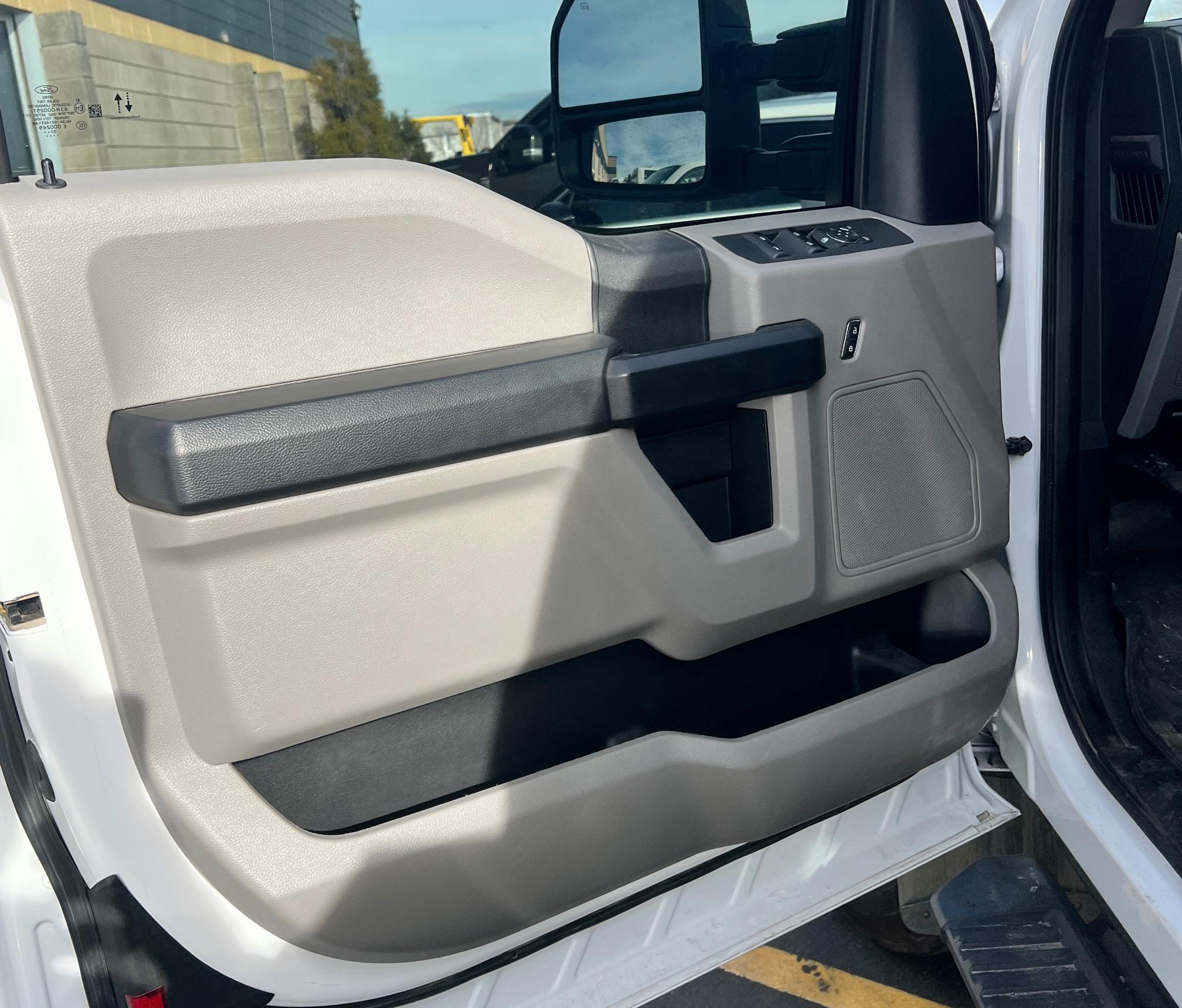 2021 FORD F350 Super Duty XLT - Image 10