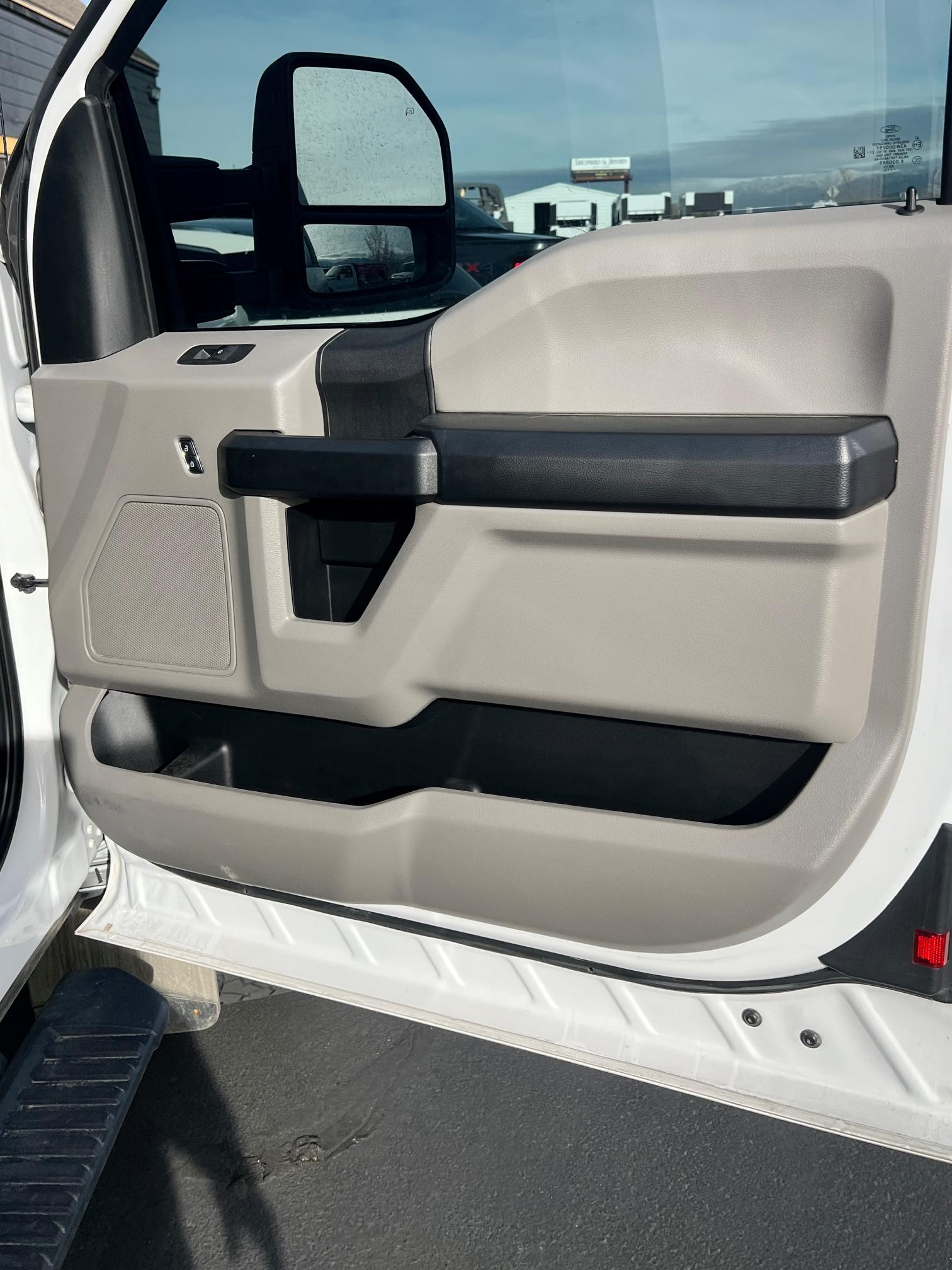 2021 FORD F350 Super Duty XLT - Image 16