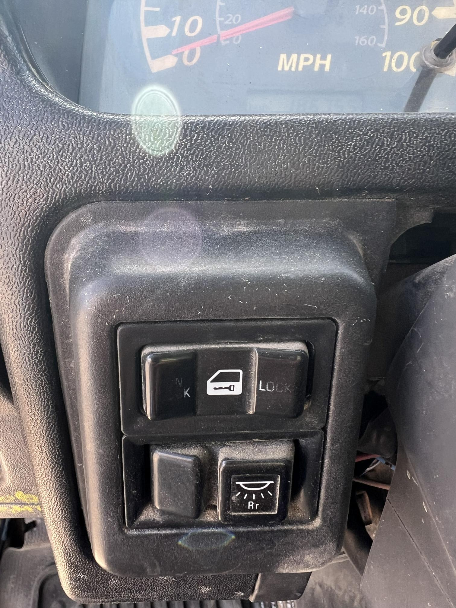 2006 ISUZU NQR - Image 40