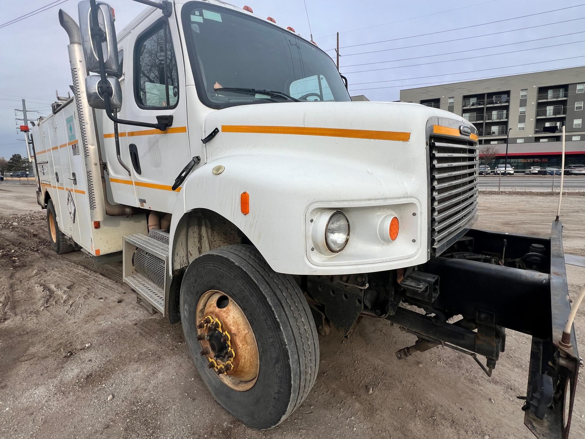 2010 FREIGHTLINER M2 106 - view 3 of 51