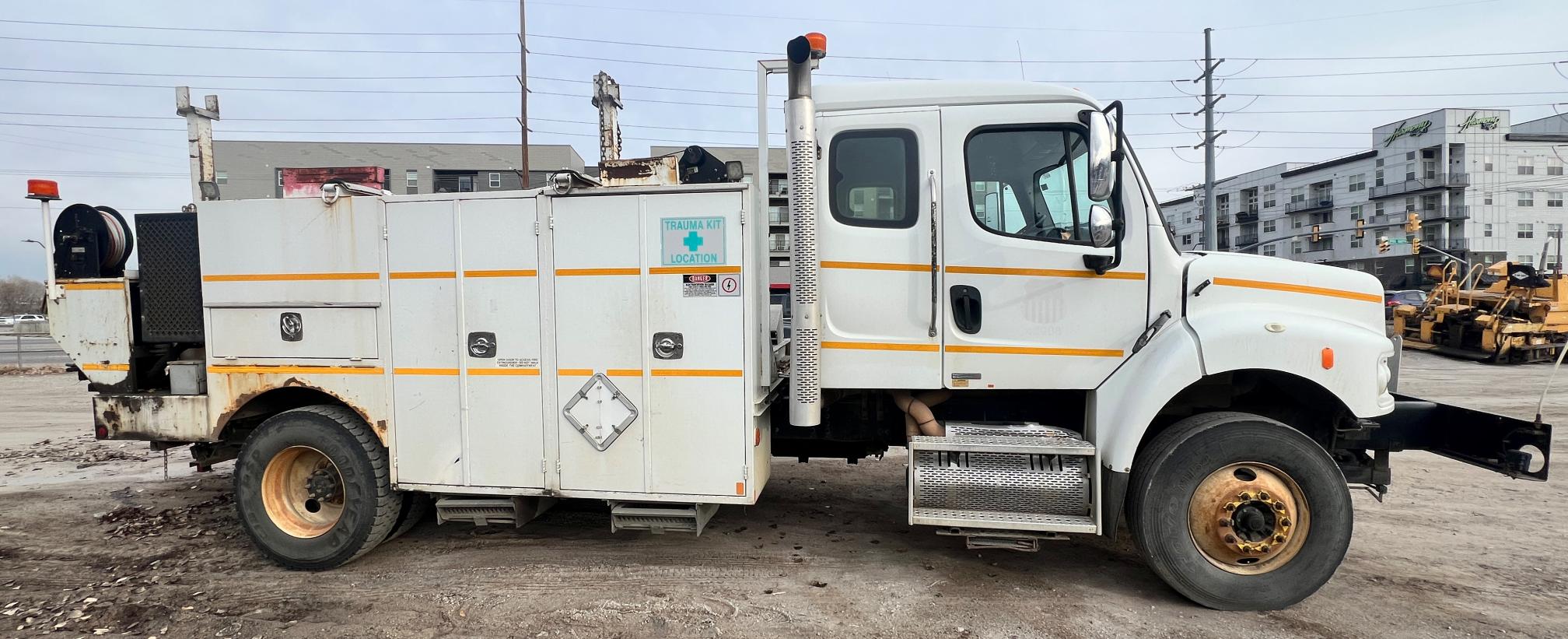 2010 FREIGHTLINER M2 106 - Image 10