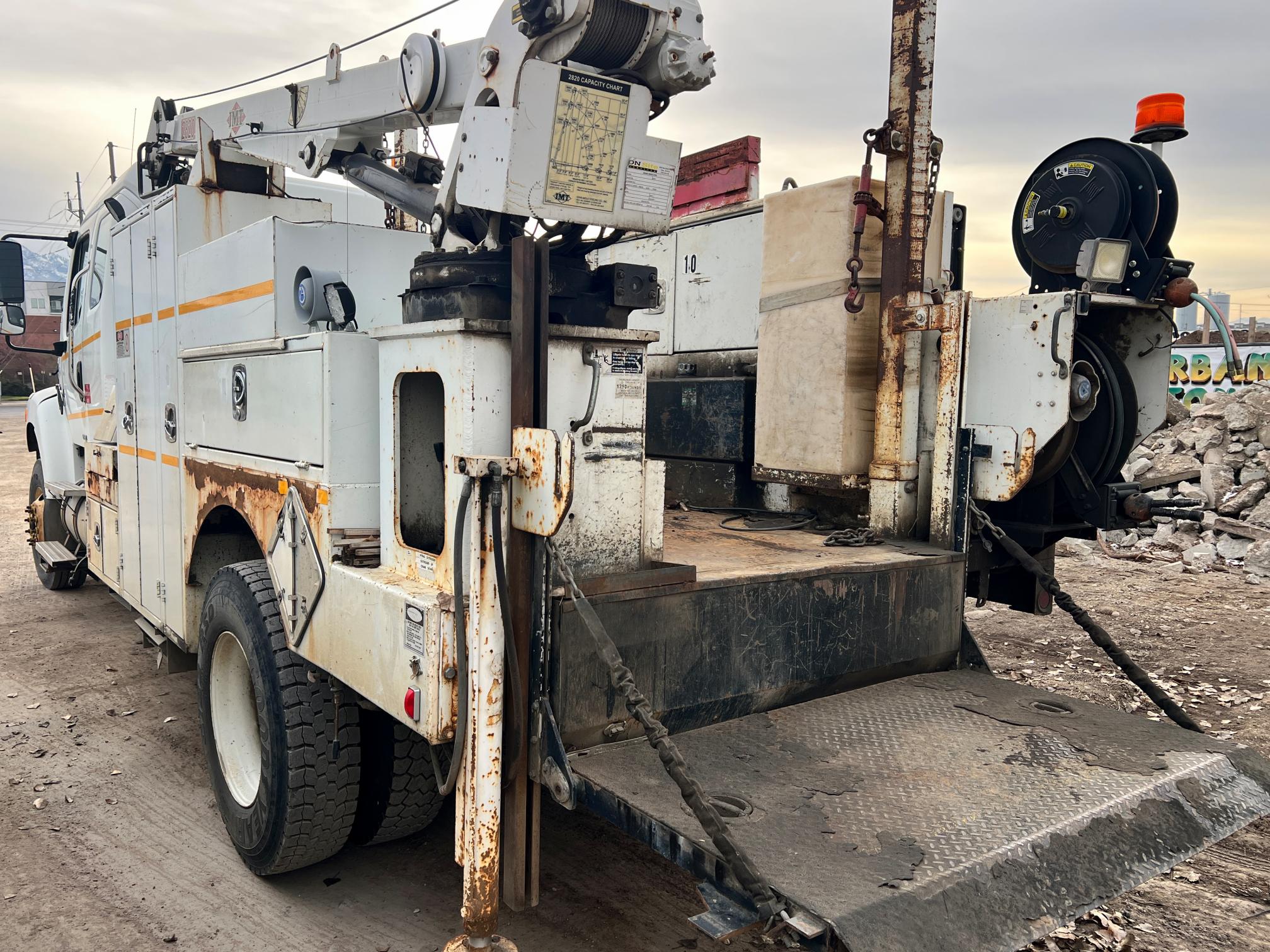 2010 FREIGHTLINER M2 106 - view 7 of 51