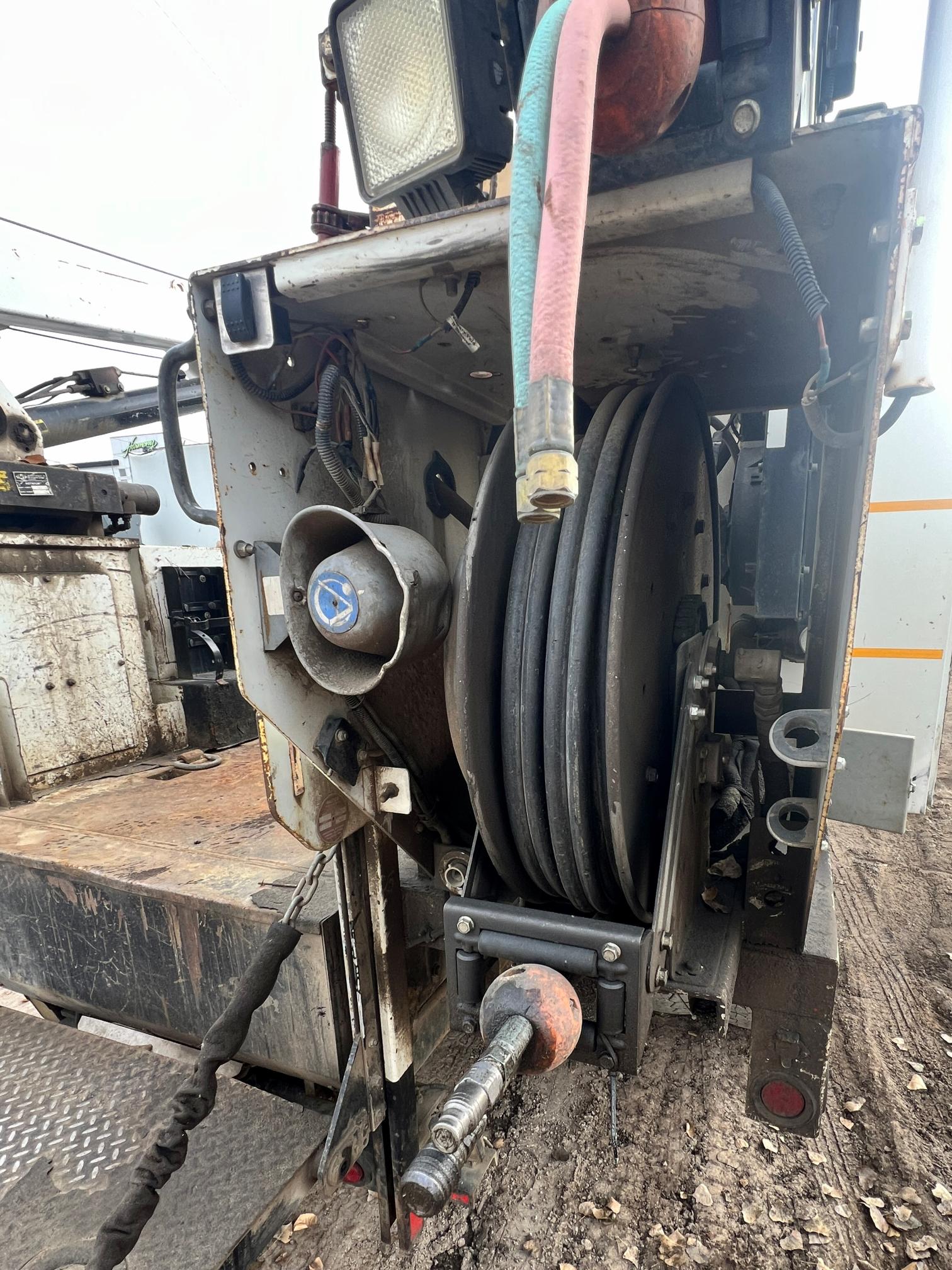 2010 FREIGHTLINER M2 106 - view 15 of 51