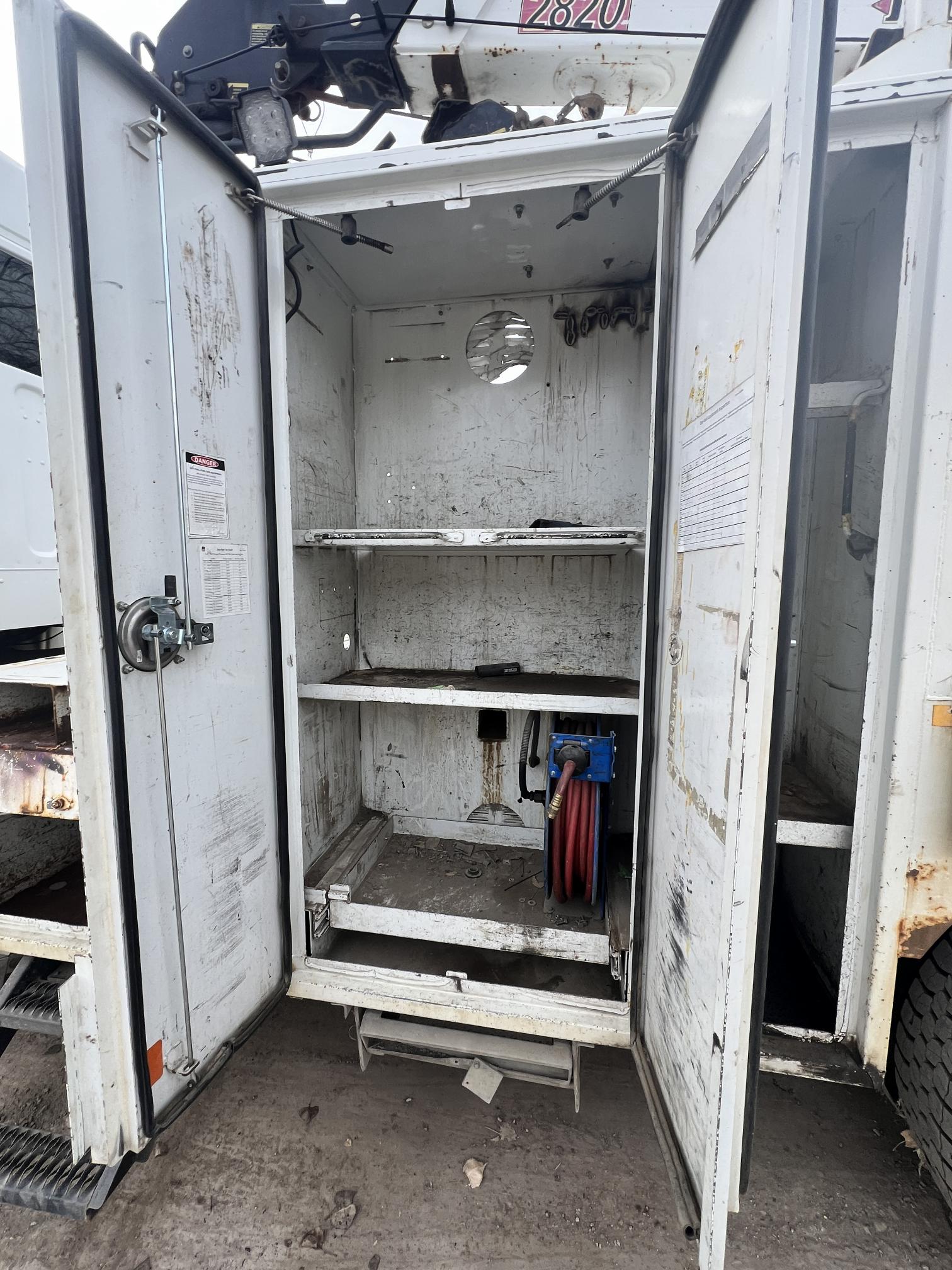 2010 FREIGHTLINER M2 106 - Image 23