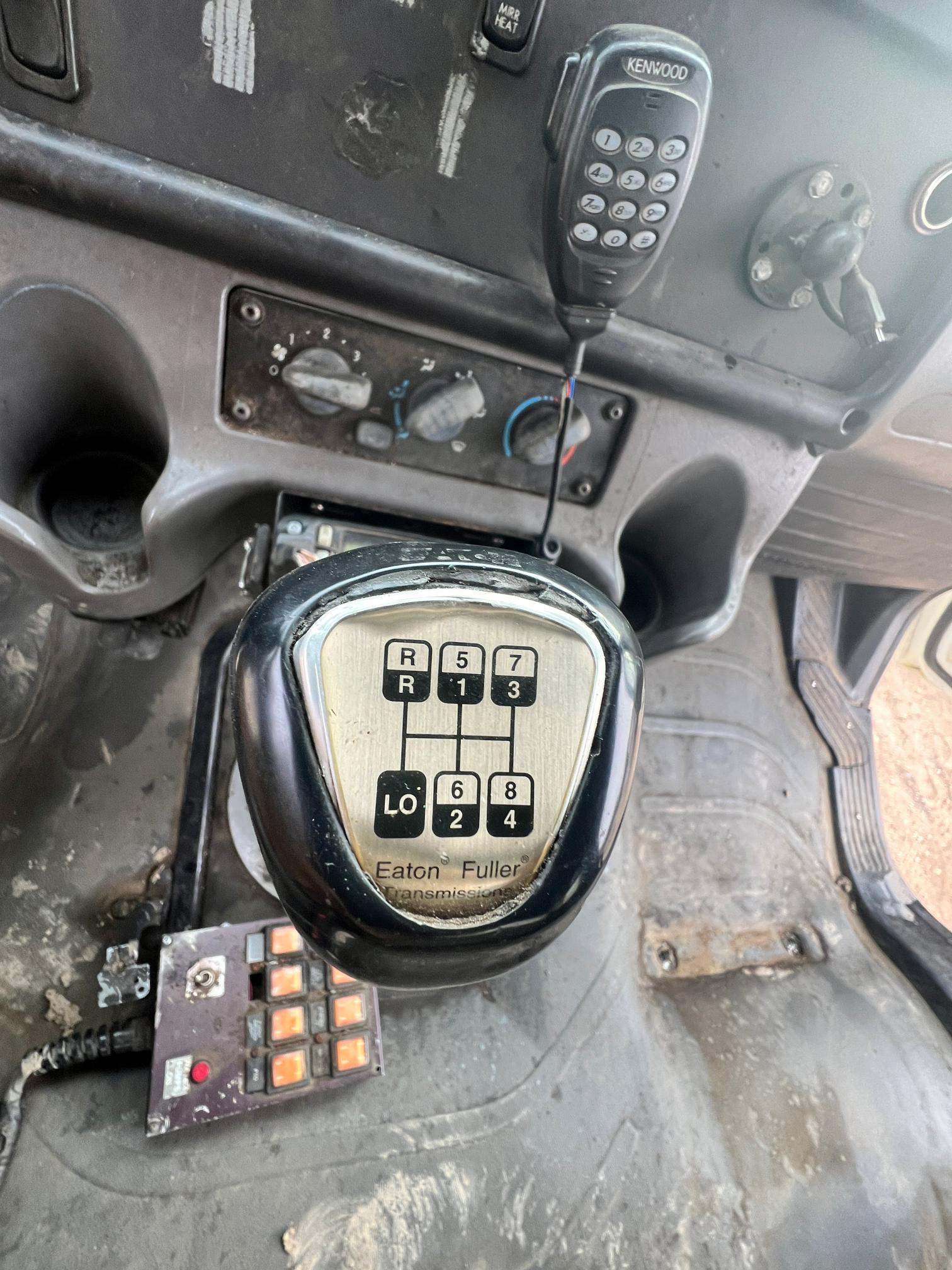 2010 FREIGHTLINER M2 106 - Image 40