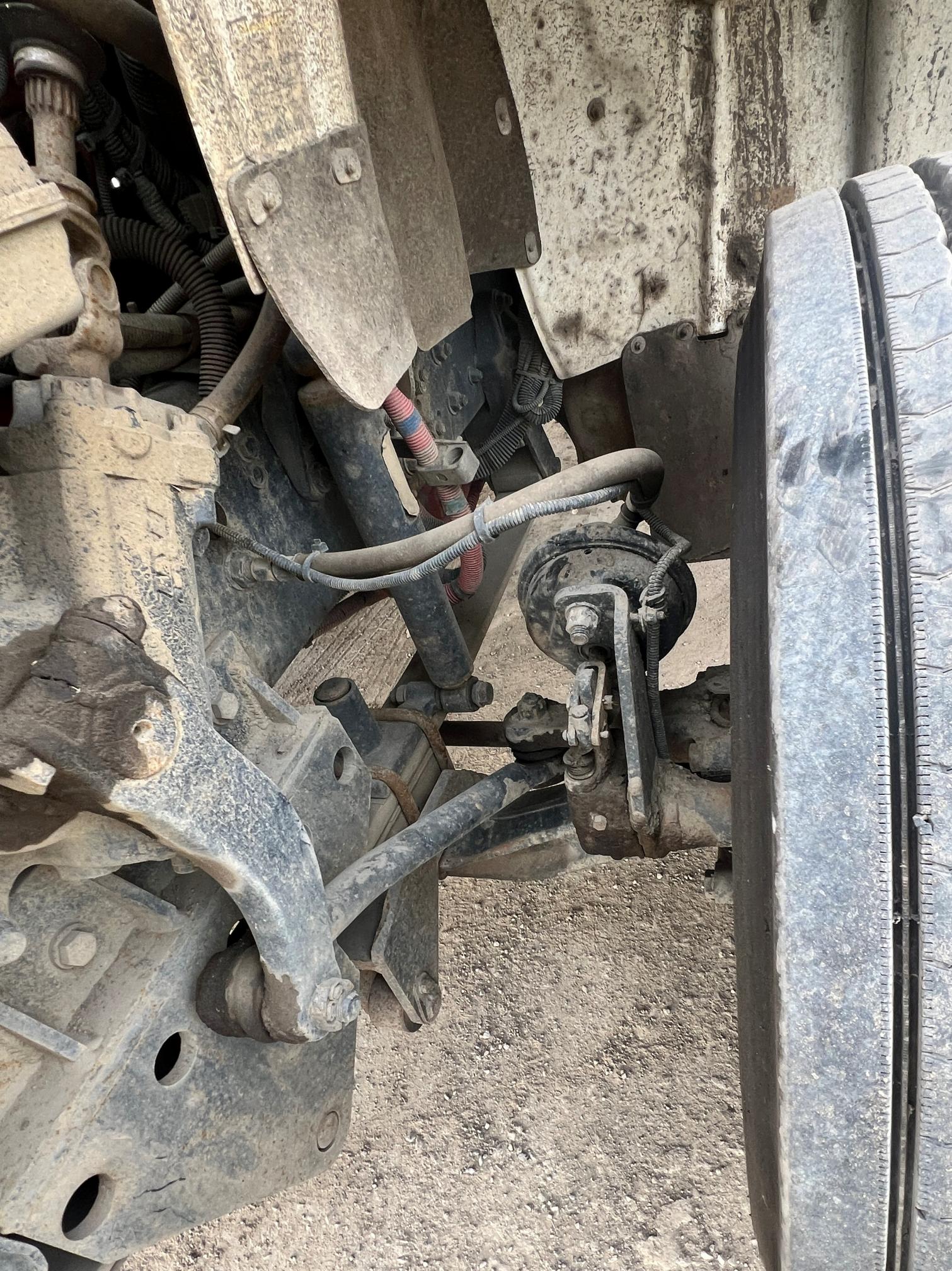 2010 FREIGHTLINER M2 106 - Image 35