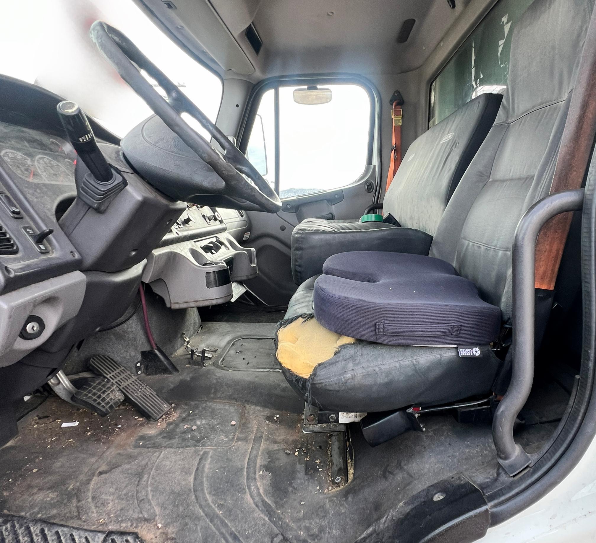 2010 FREIGHTLINER M2 - view 17 of 39