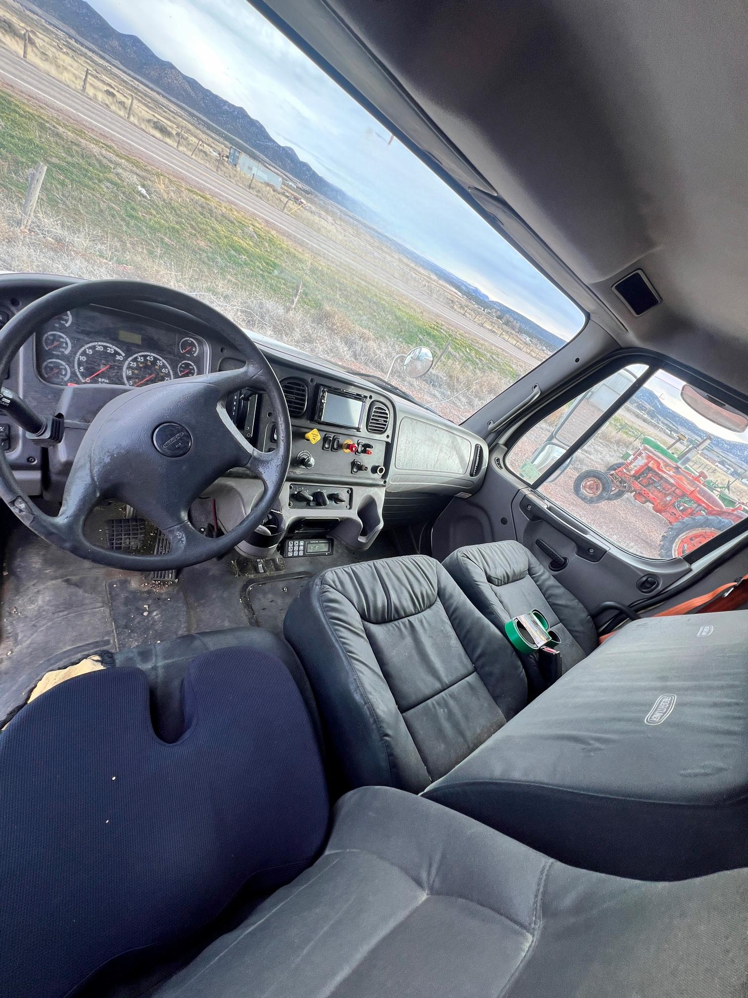 2010 FREIGHTLINER M2 - view 18 of 39