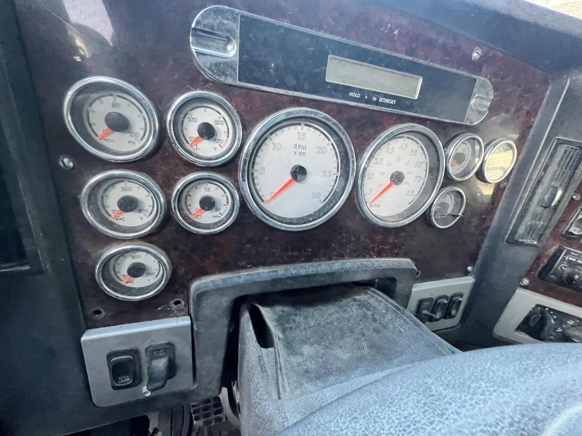 2012 FREIGHTLINER Cornado SD122 - Image 17