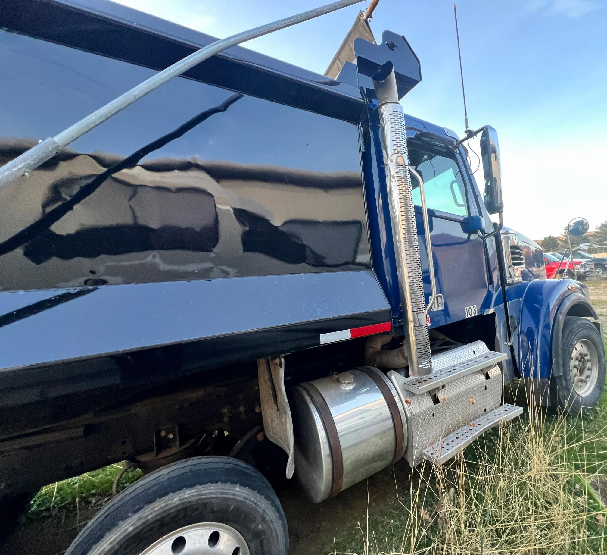 2012 FREIGHTLINER Cornado SD122 - view 8 of 60
