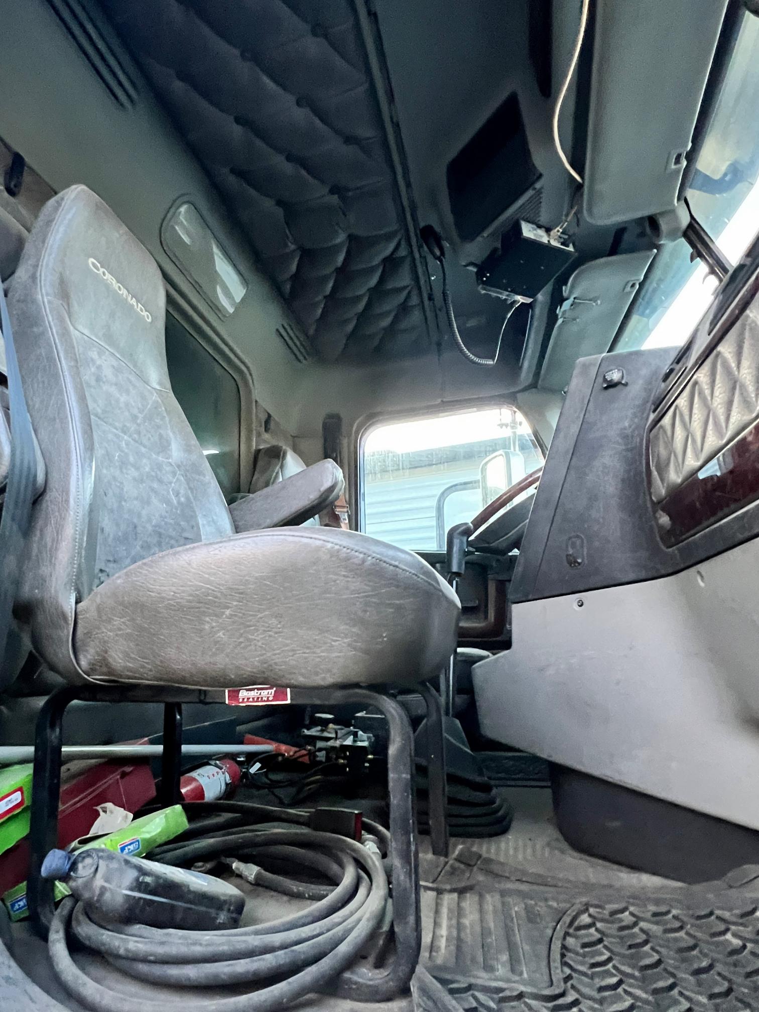 2012 FREIGHTLINER Cornado SD122 - Image 26