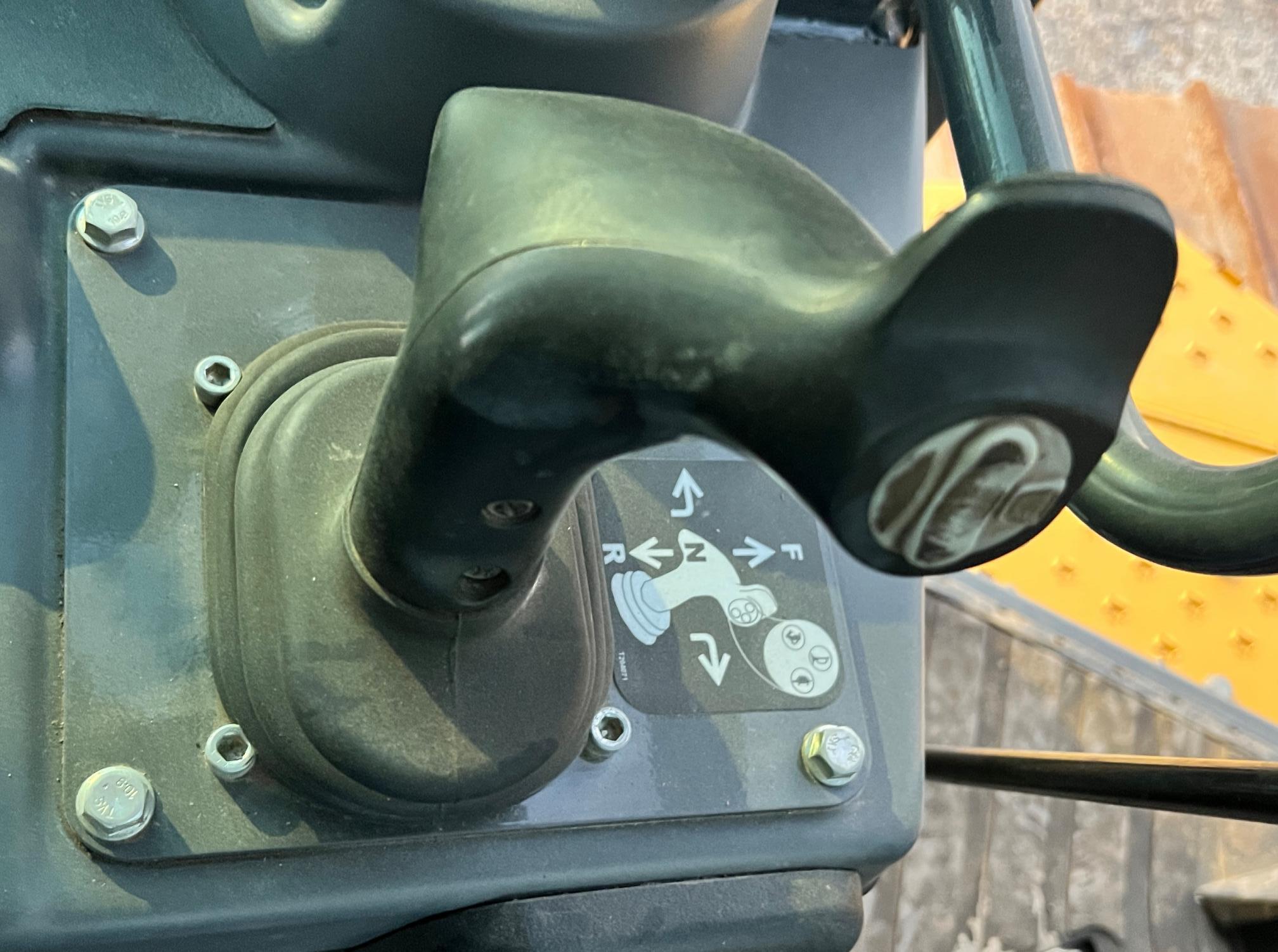 2019 DEERE 750k LGP - Image 24