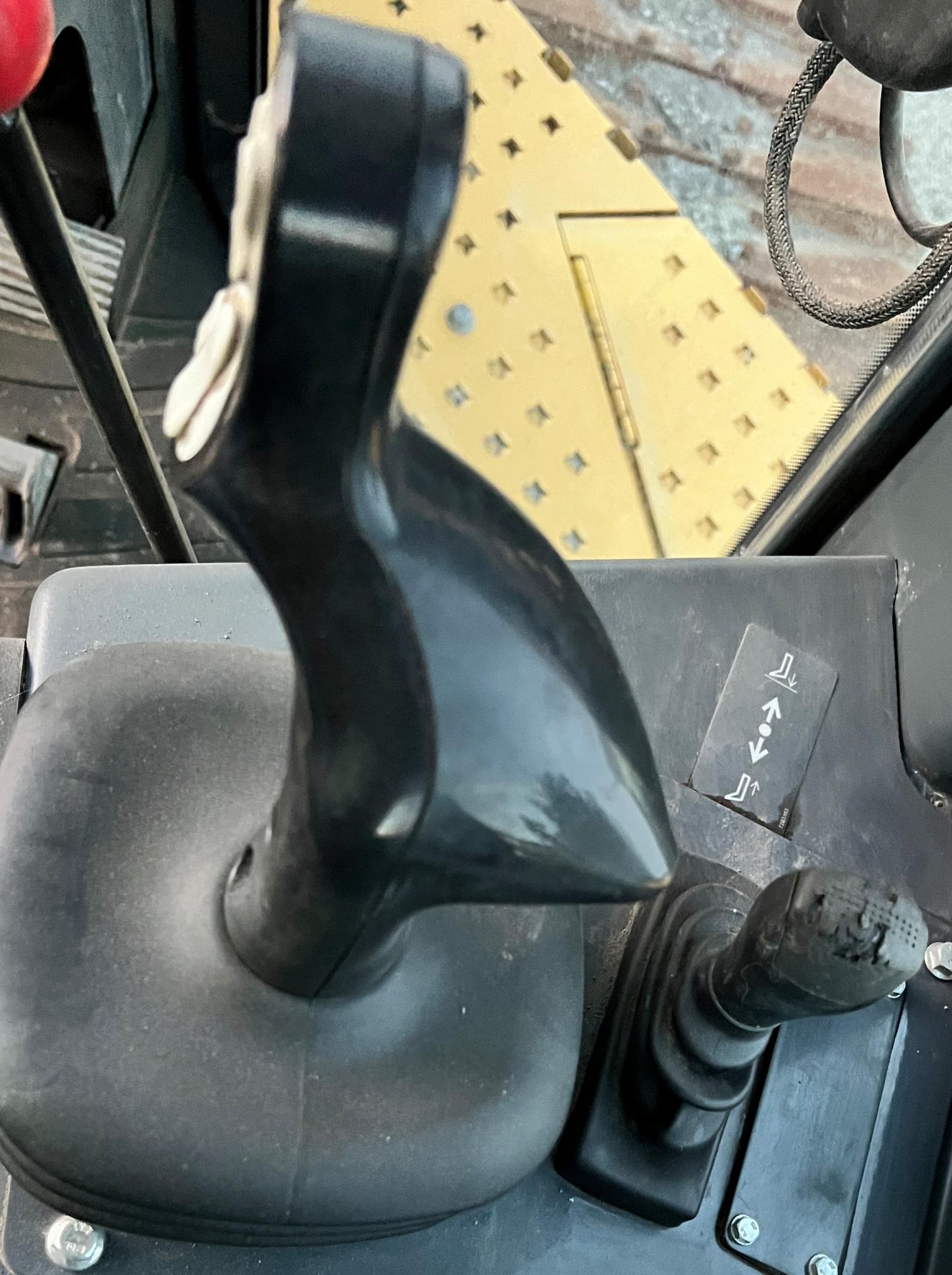 2019 DEERE 750k LGP - Image 22