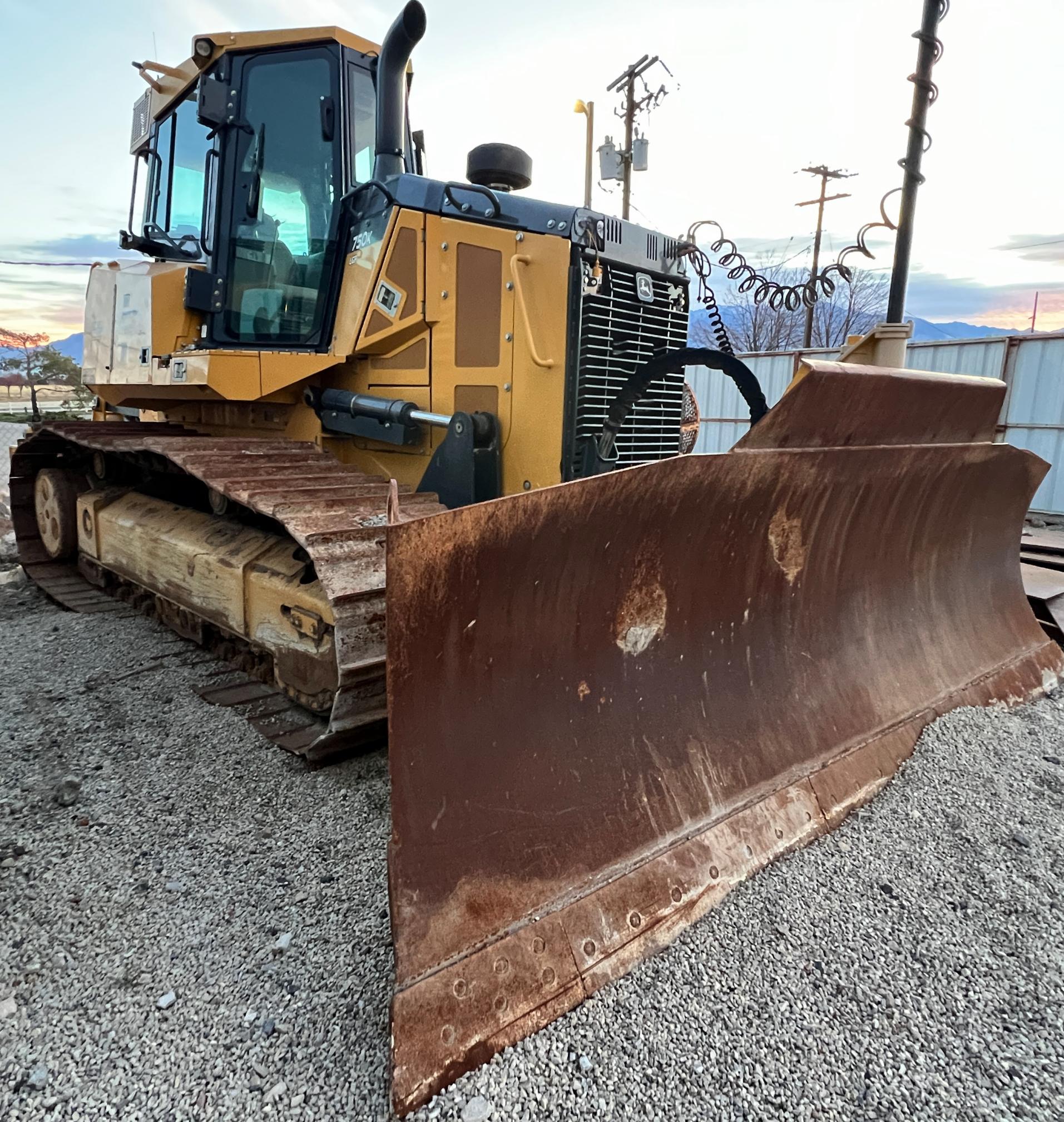 2019 DEERE 750k LGP - view 3 of 59