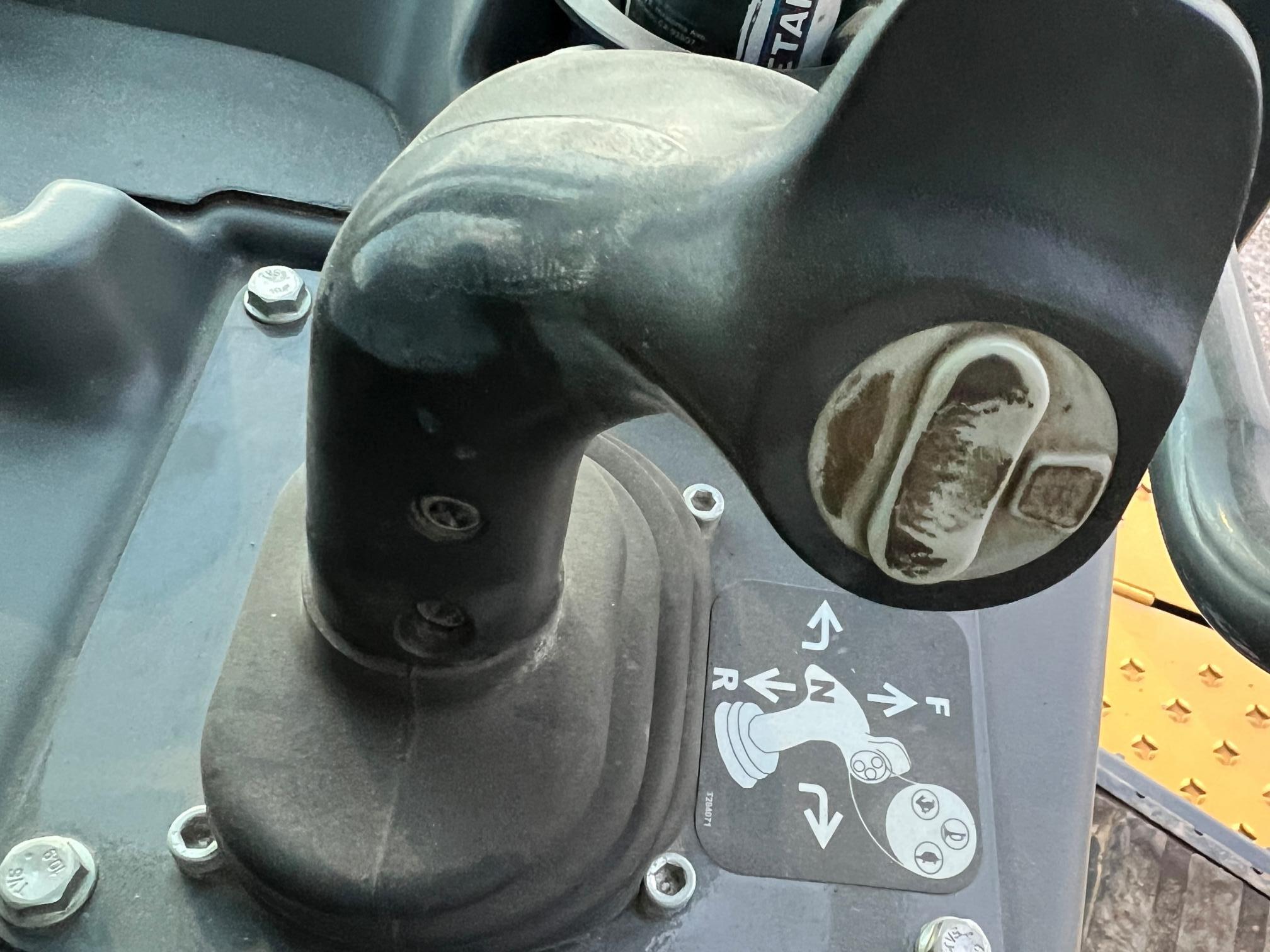 2019 DEERE 750k LGP - Image 23