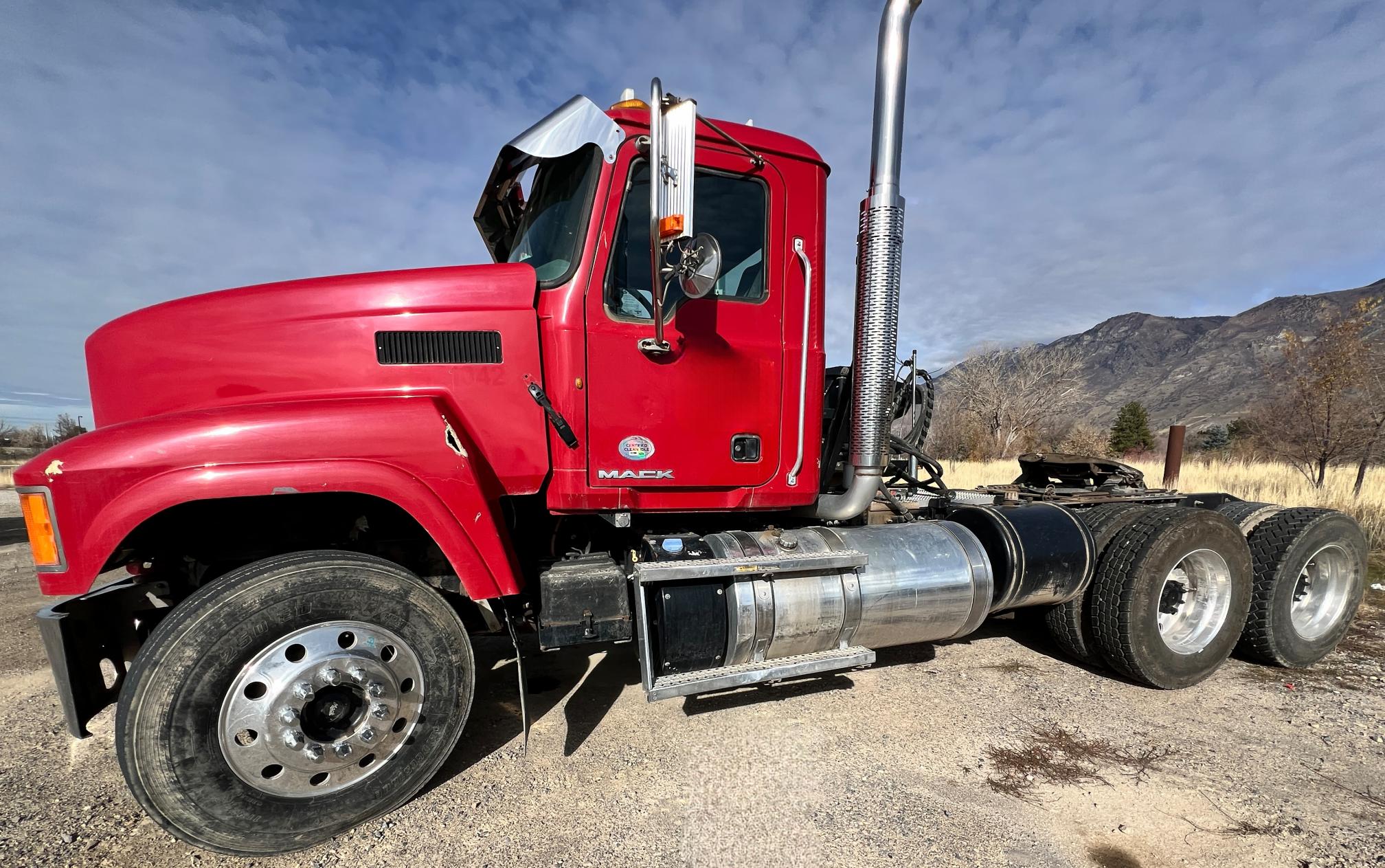 2011 MACK Pinnacle CHU613 - view 1 of 34