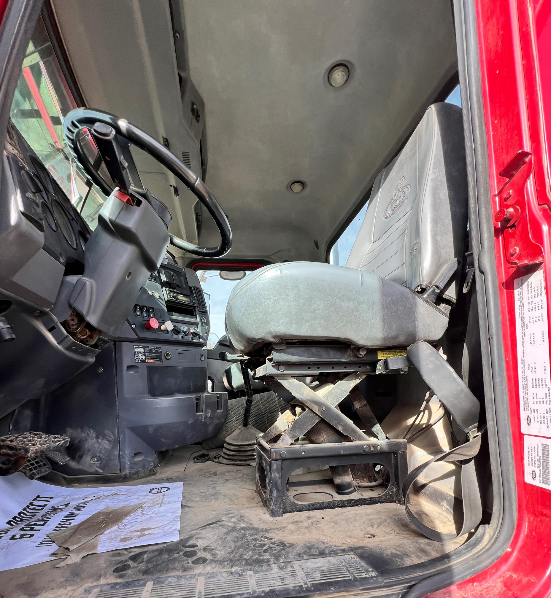 2011 MACK Pinnacle CHU613 - Image 12