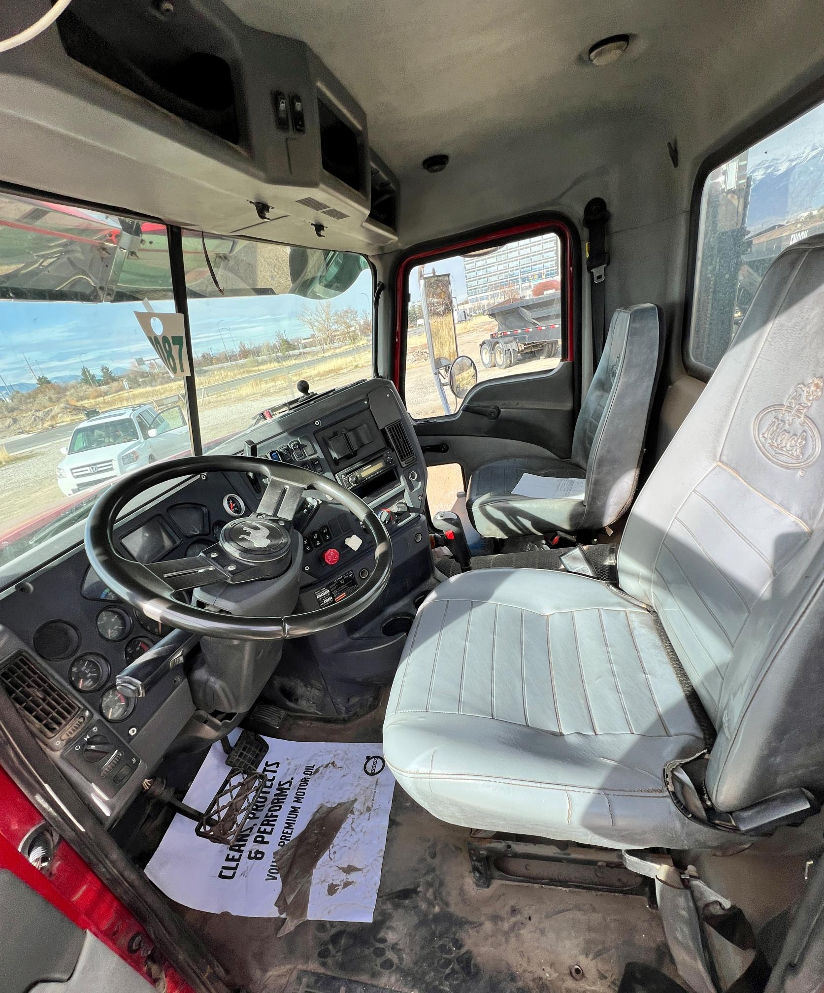 2011 MACK Pinnacle CHU613 - view 13 of 34