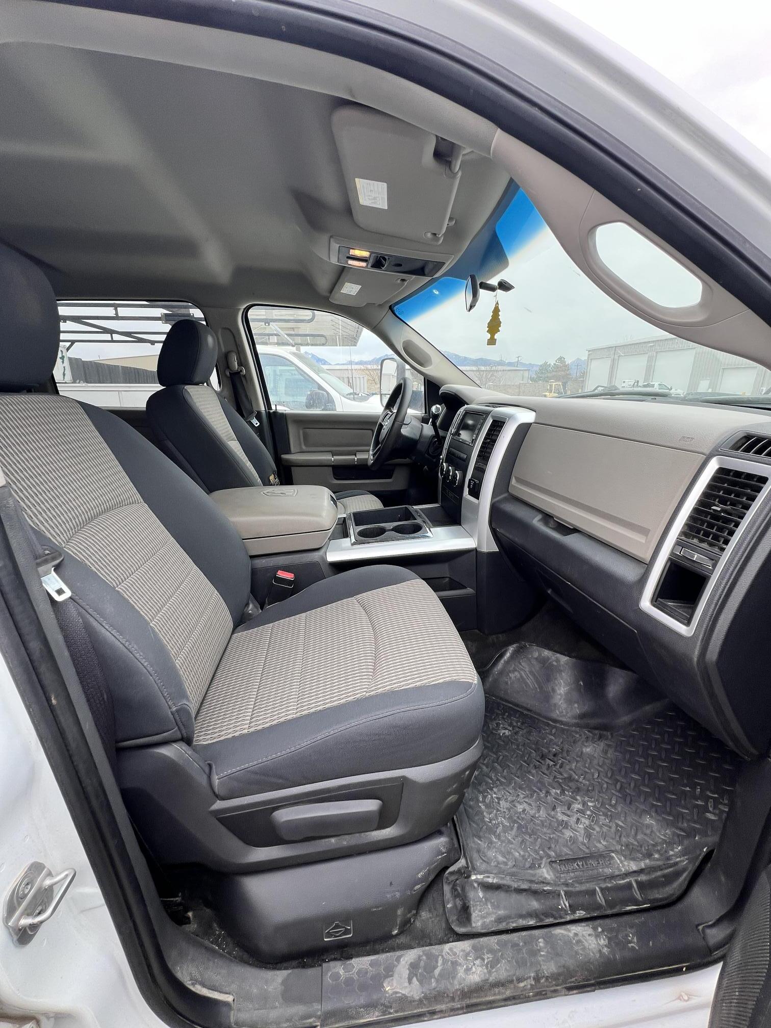 2012 DODGE Ram 3500 1 Ton Dually - view 19 of 36