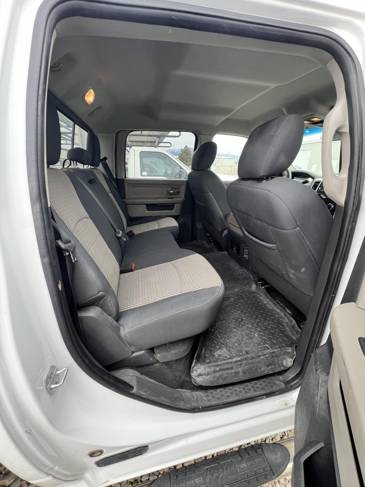 2012 DODGE Ram 3500 1 Ton Dually - Image 21