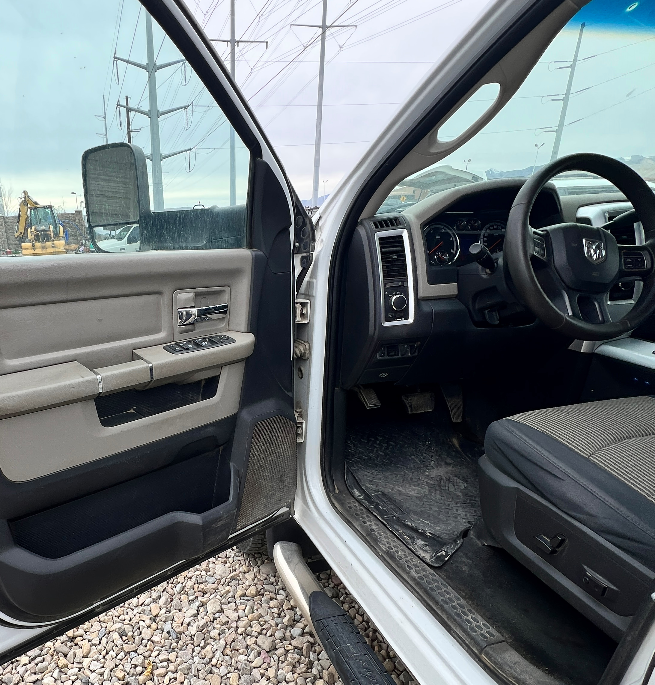 2012 DODGE Ram 3500 1 Ton Dually - view 15 of 36