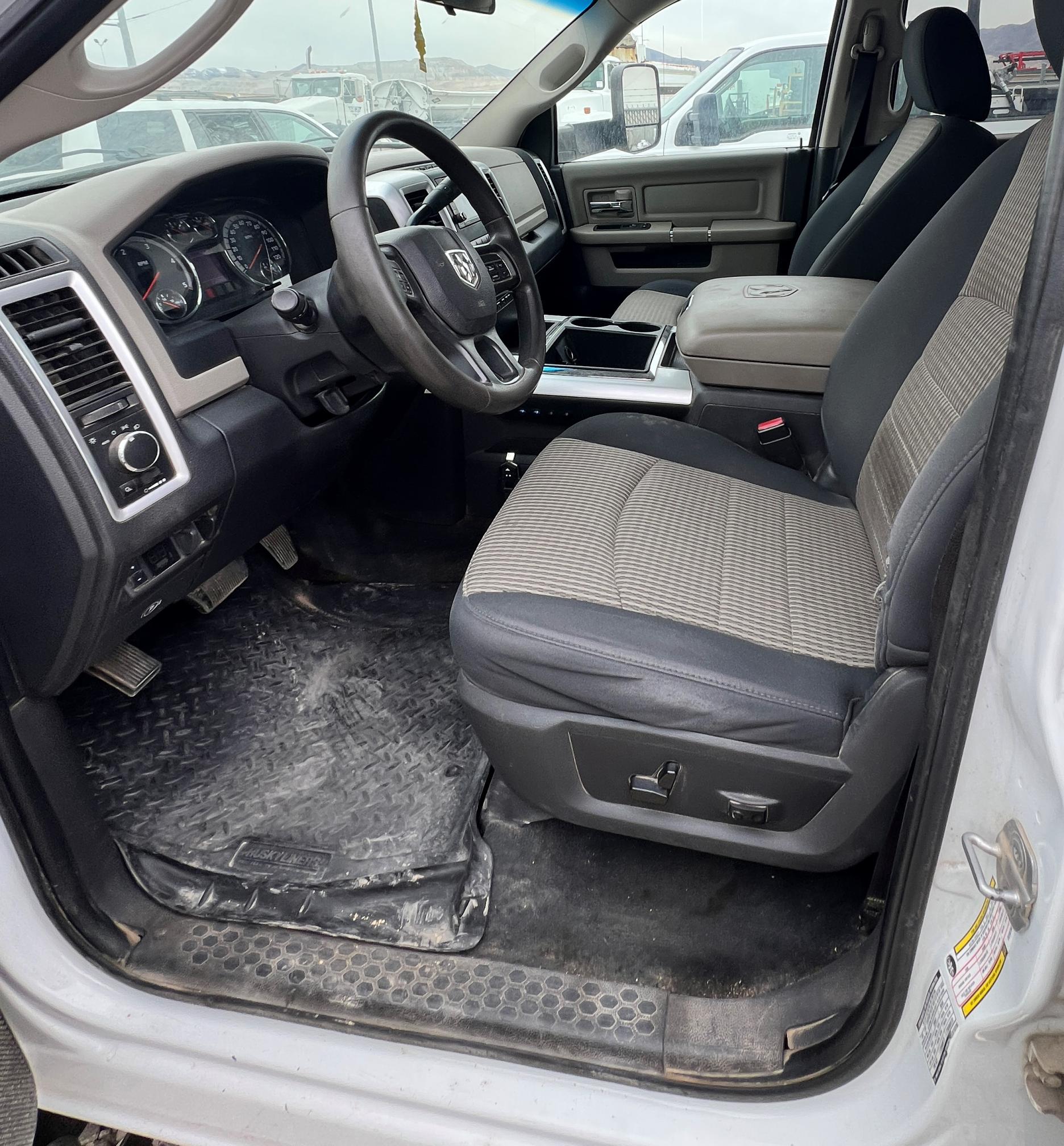 2012 DODGE Ram 3500 1 Ton Dually - view 16 of 36