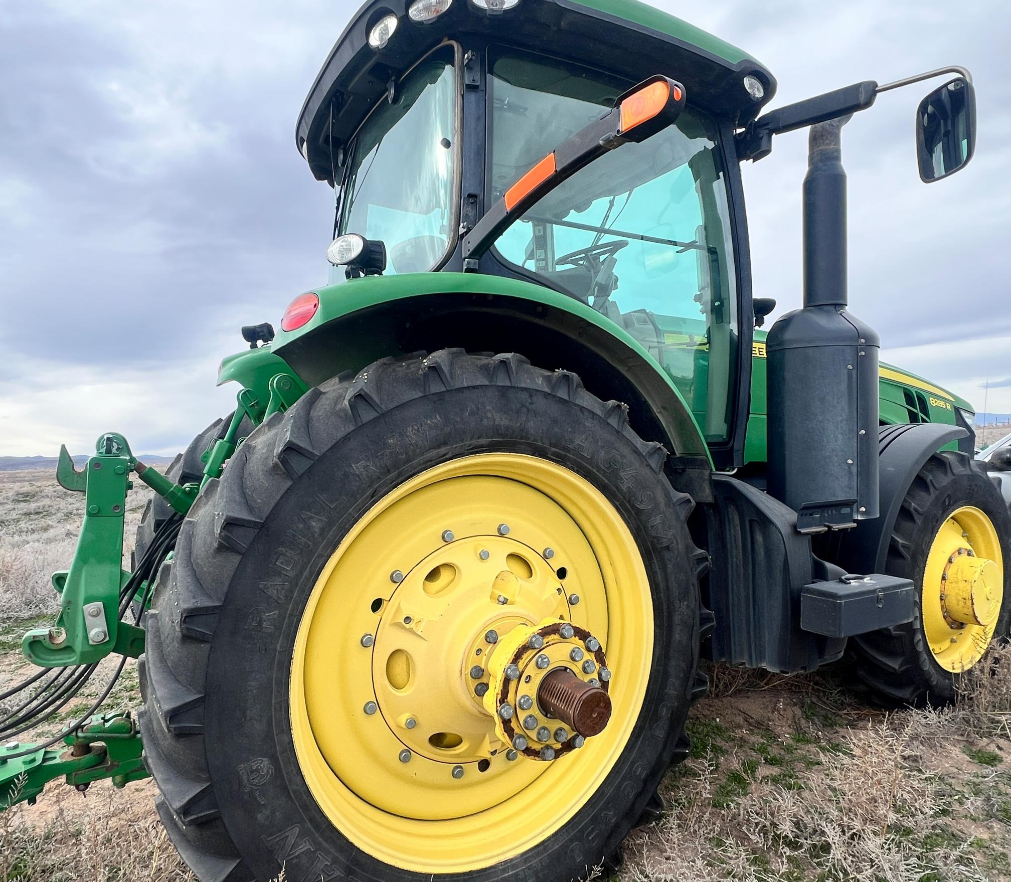 2011 JOHN DEERE 8285R - Image 3