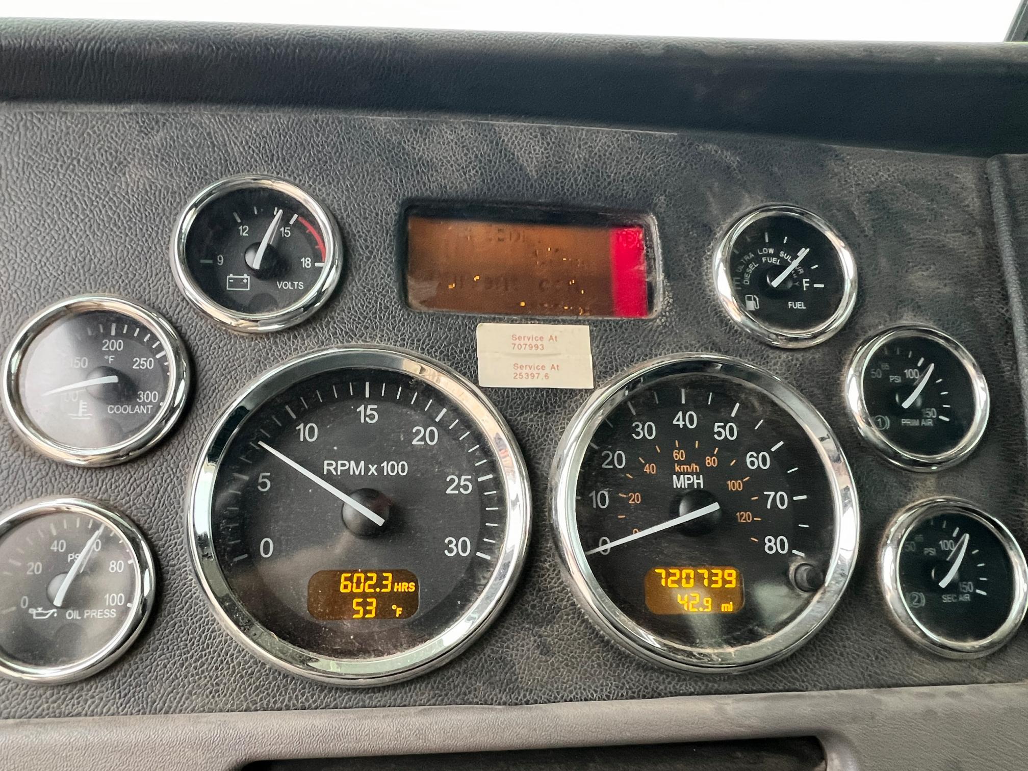 2010 PETERBILT 365 - Image 22