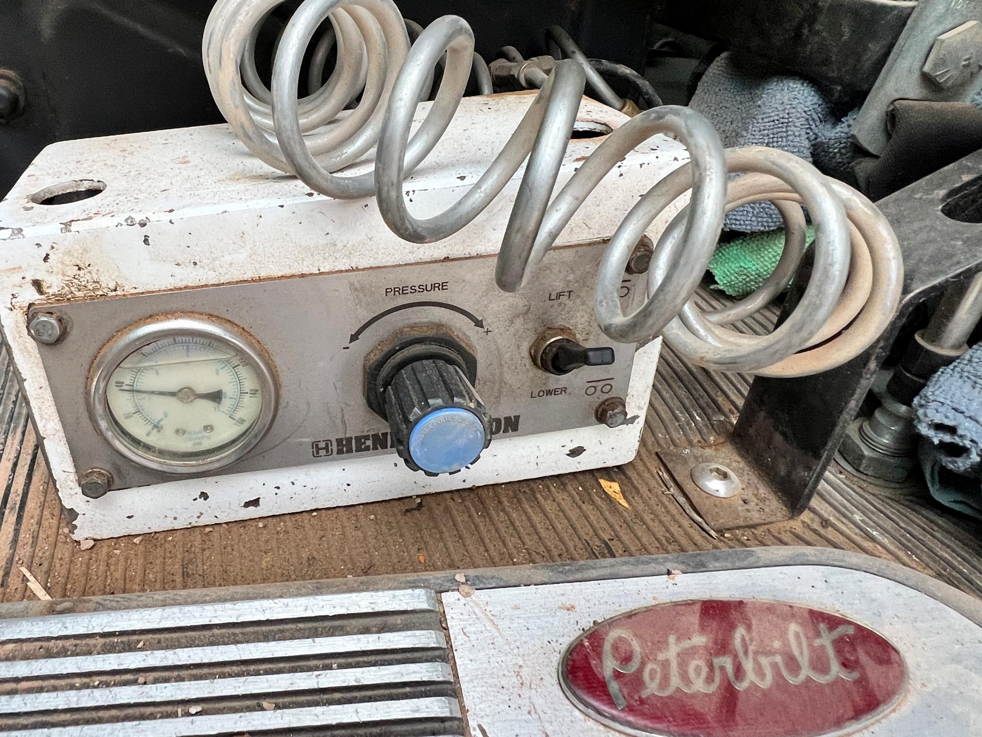 2010 PETERBILT 365 - Image 23