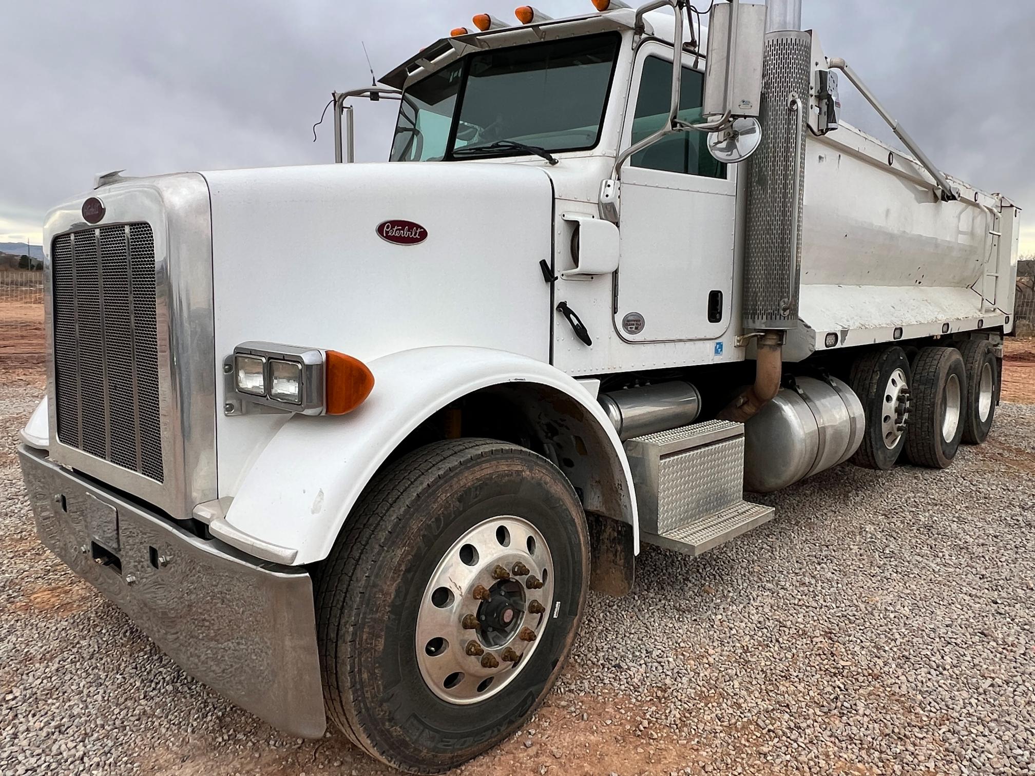 2010 PETERBILT 365 - Image 5