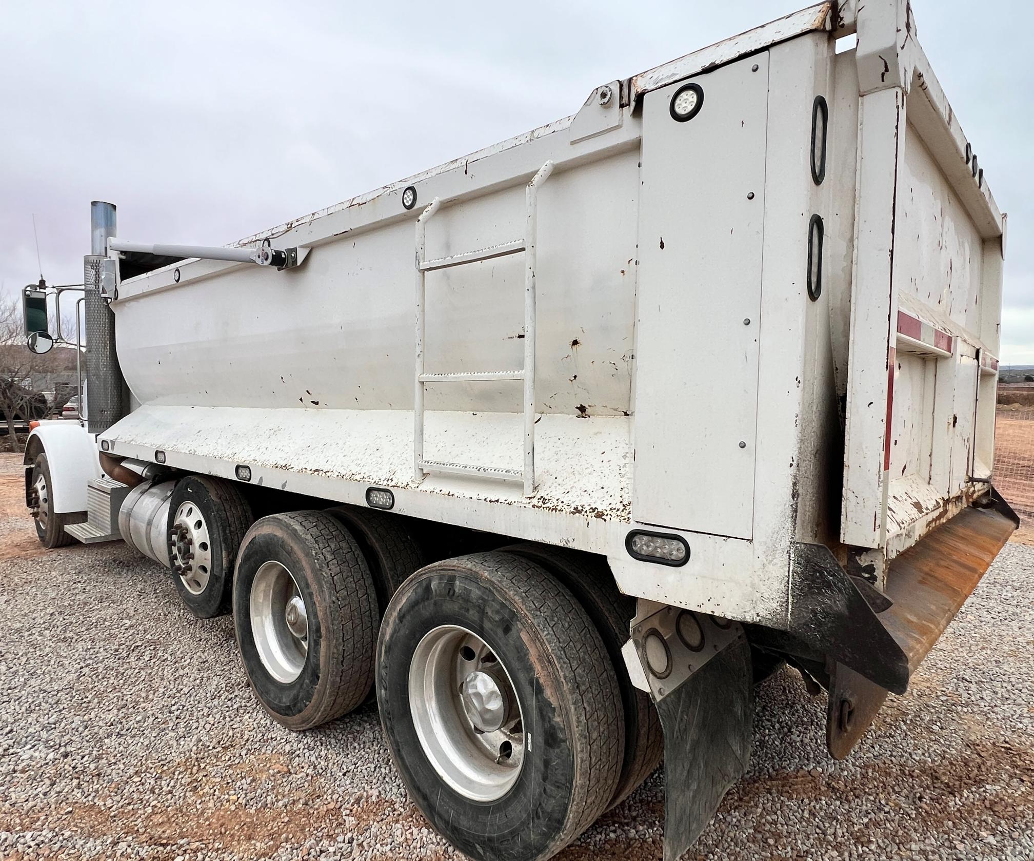 2010 PETERBILT 365 - Image 7