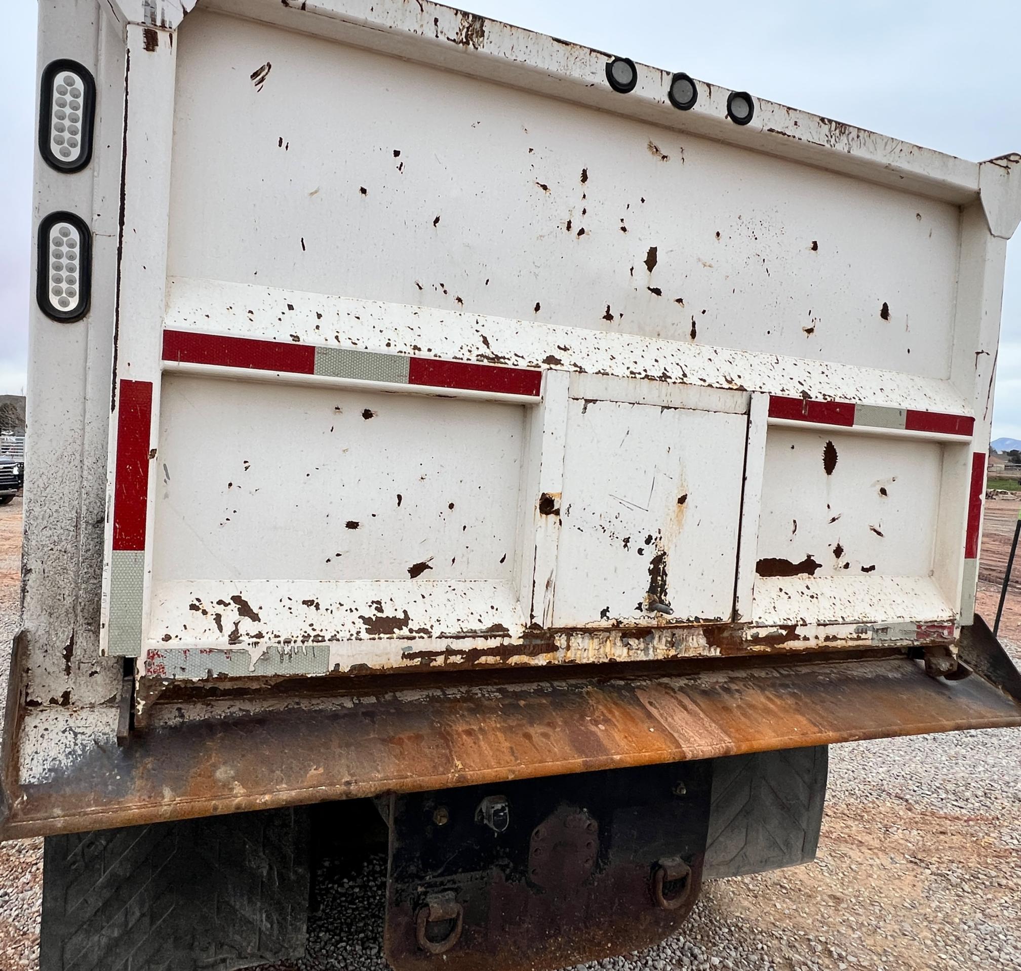 2010 PETERBILT 365 - Image 9