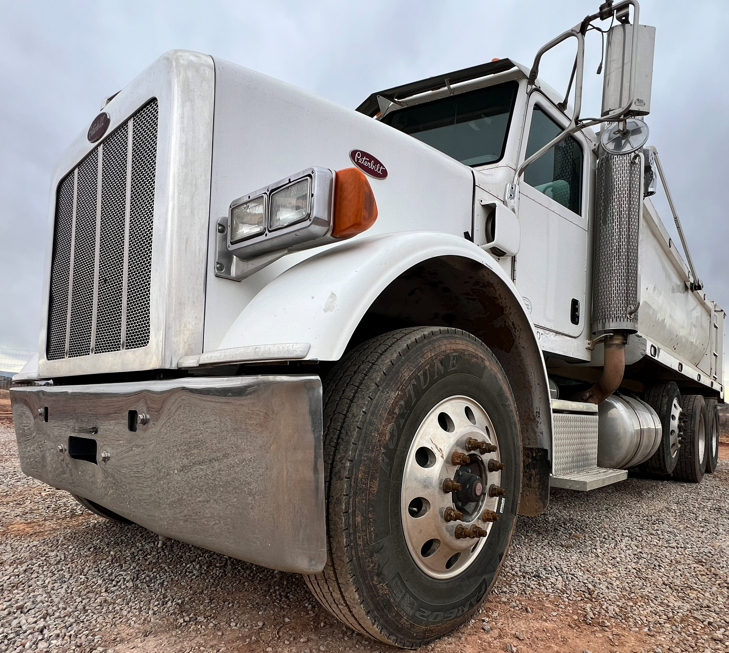 2010 PETERBILT 365 - Image 4