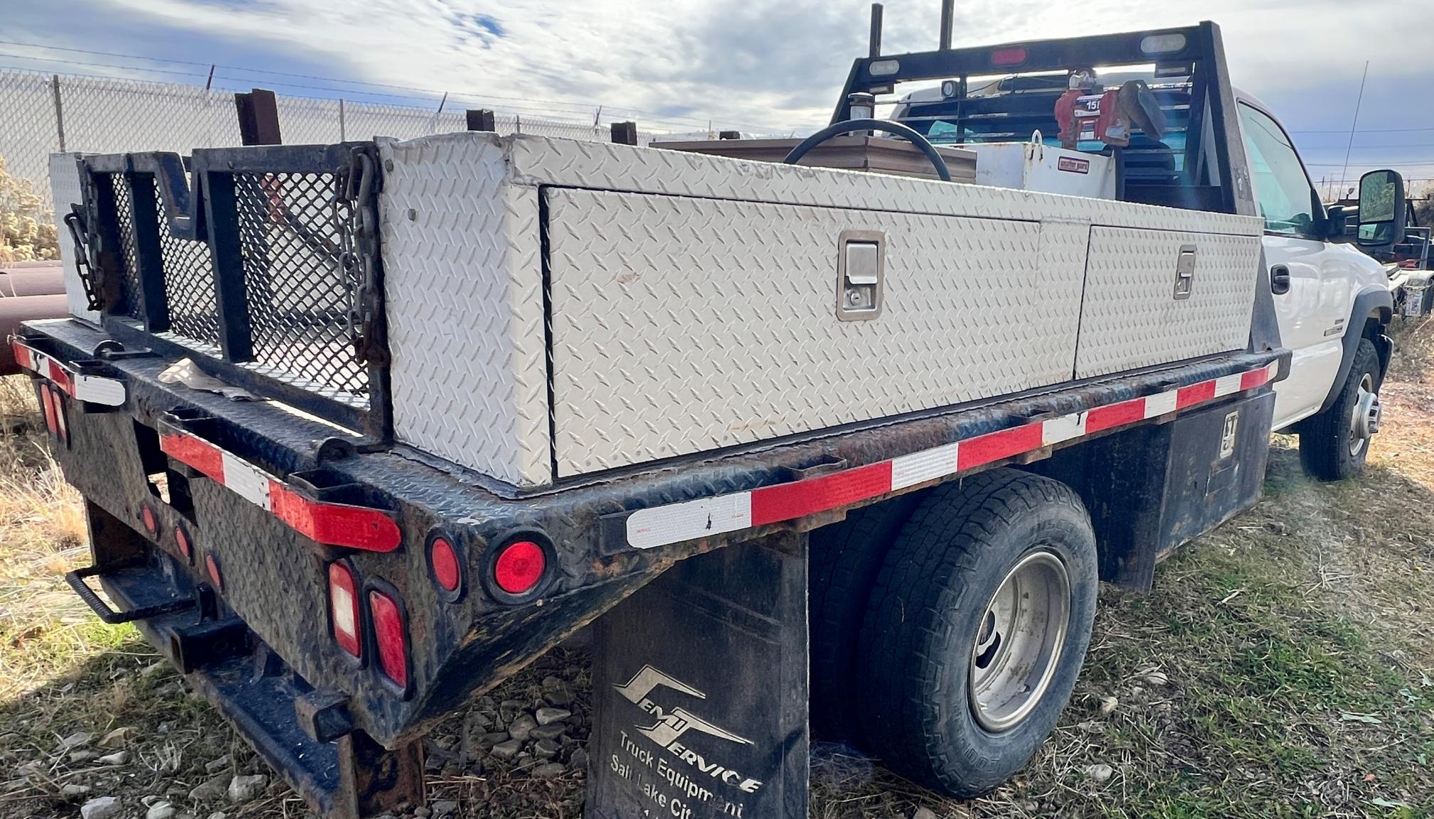 2005 GMC 3500 Sierra 1-Ton - Image 15