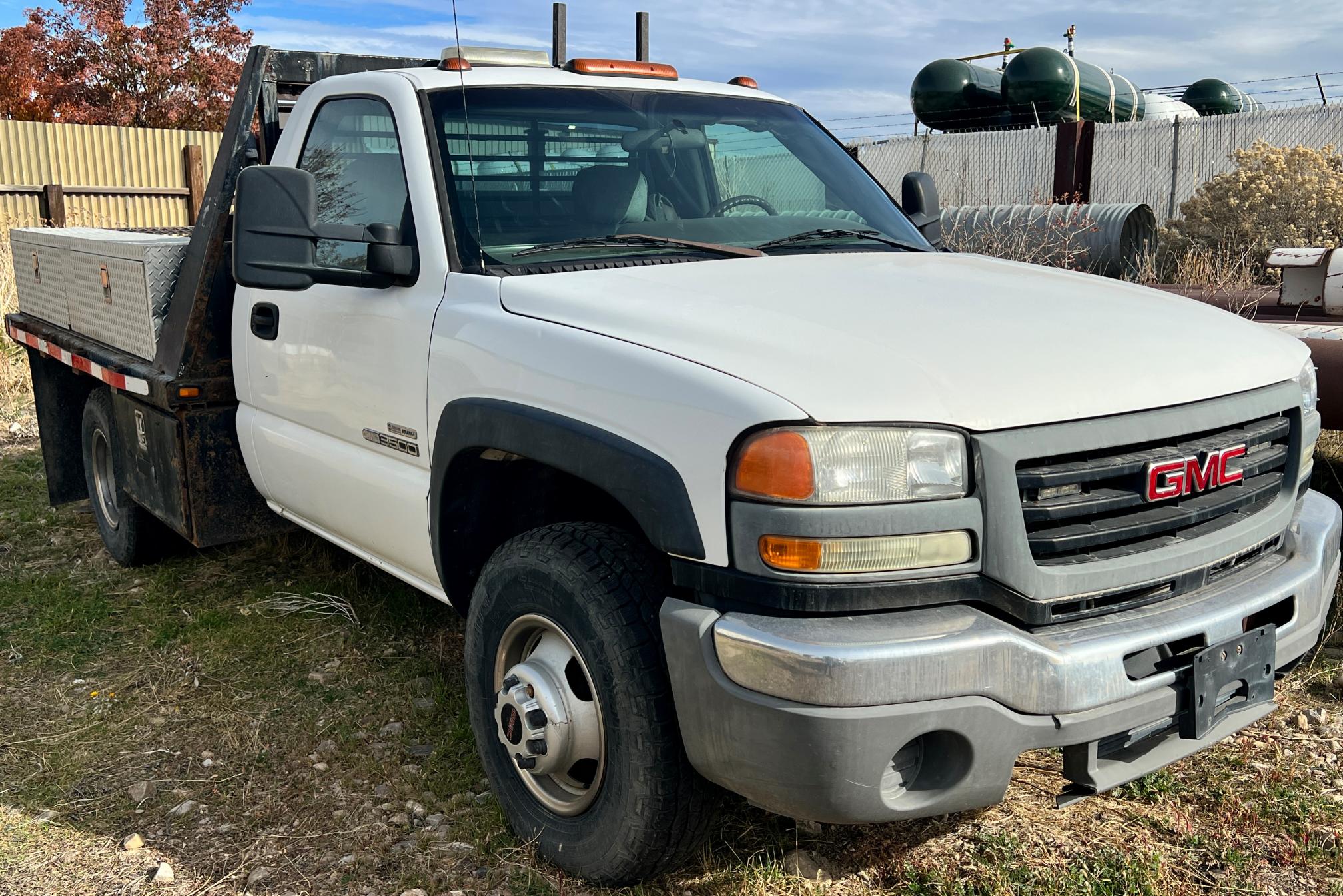 2005 GMC 3500 Sierra 1-Ton - Image 18