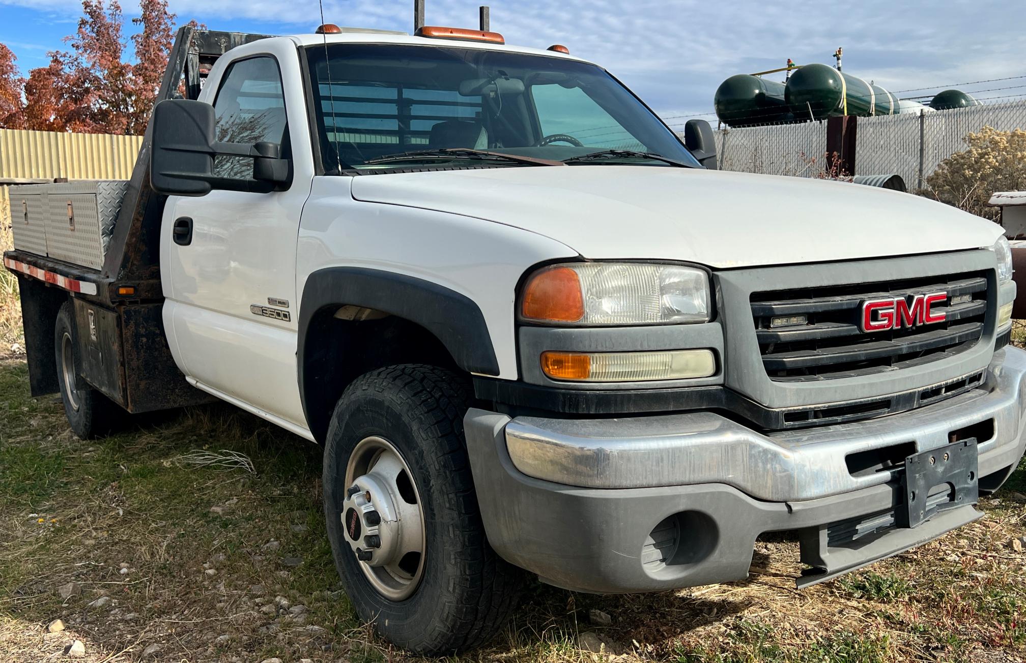 2005 GMC 3500 Sierra 1-Ton - Image 11