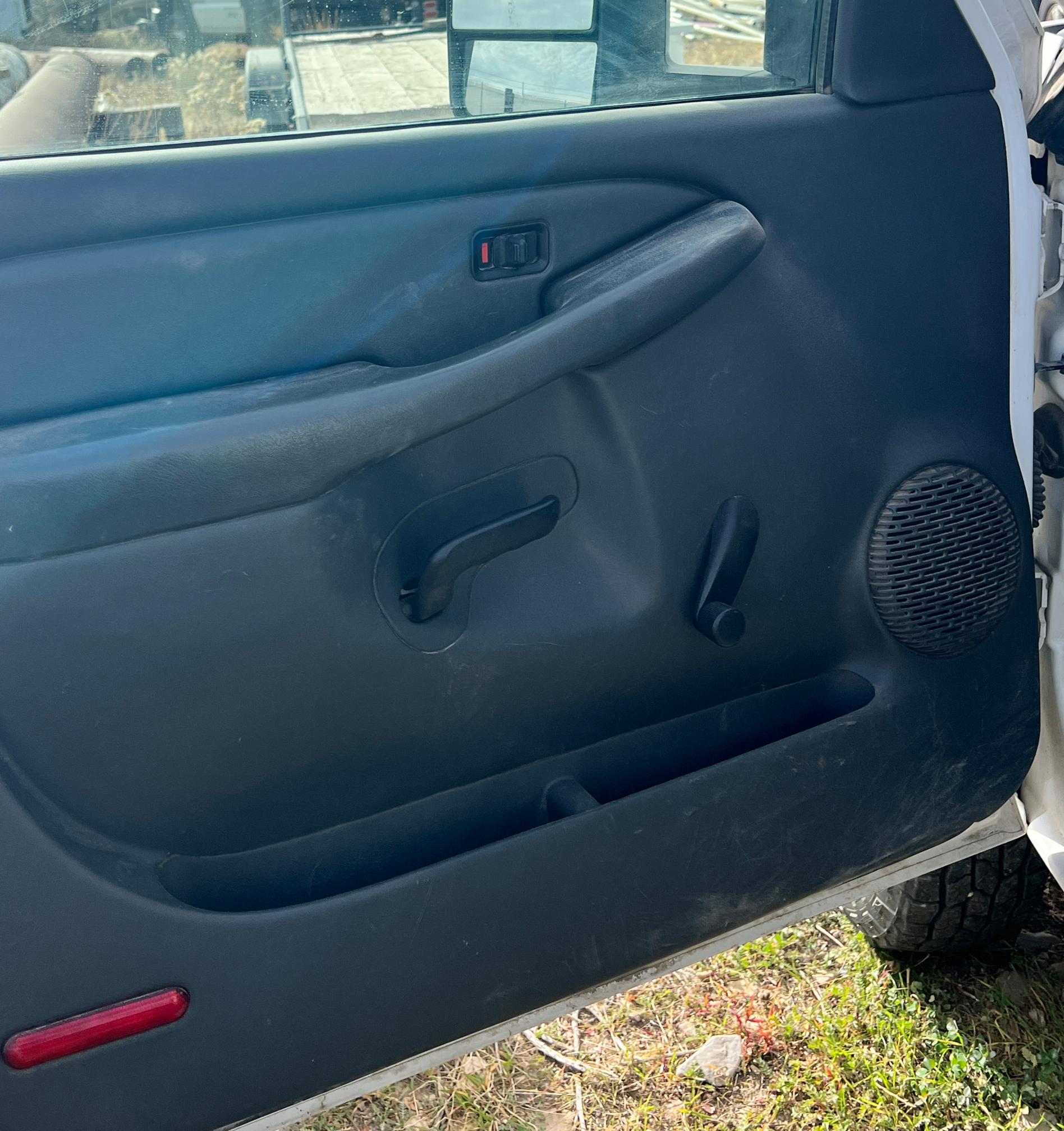 2005 GMC 3500 Sierra 1-Ton - Image 19