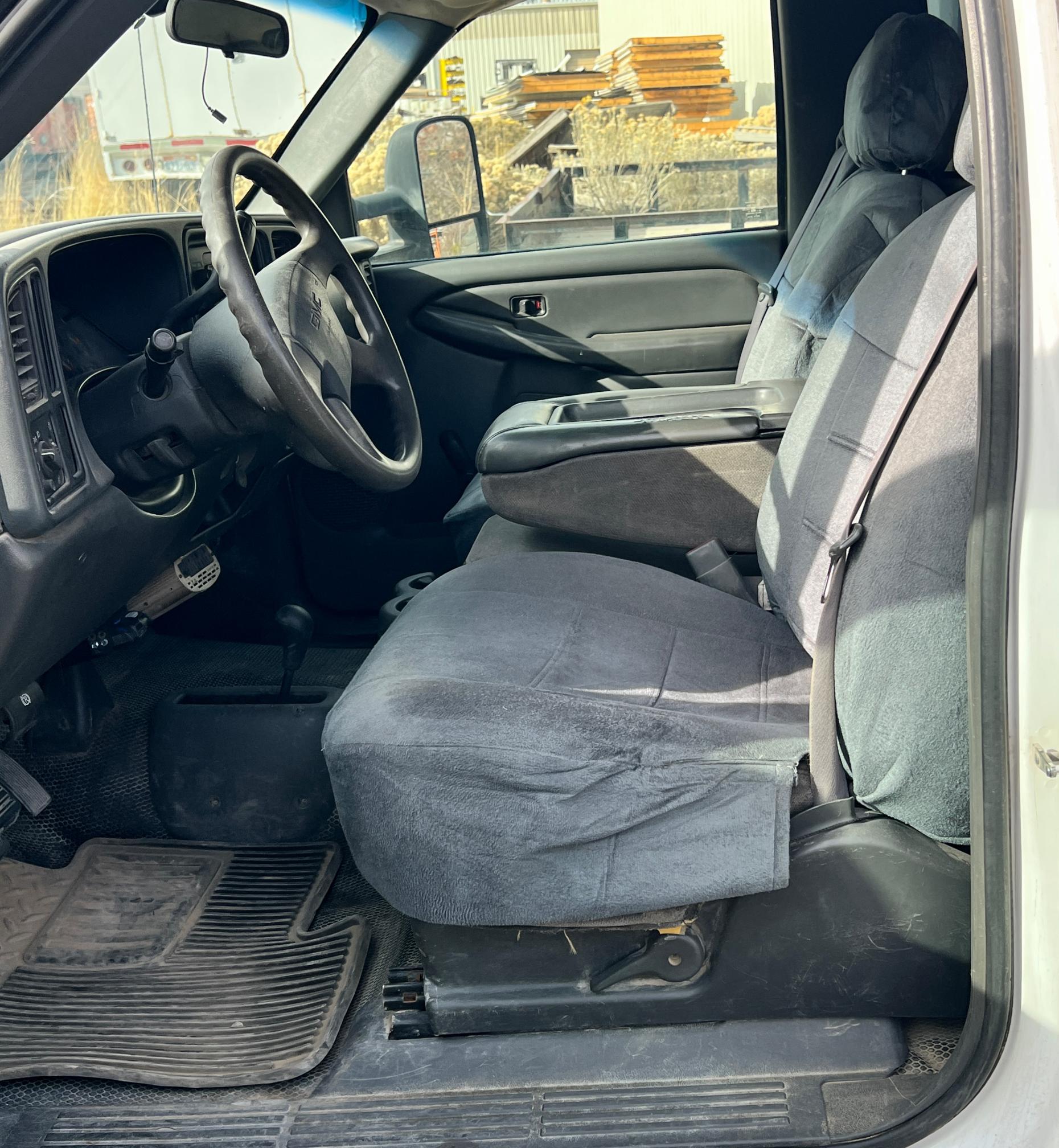 2005 GMC 3500 Sierra 1-Ton - Image 20