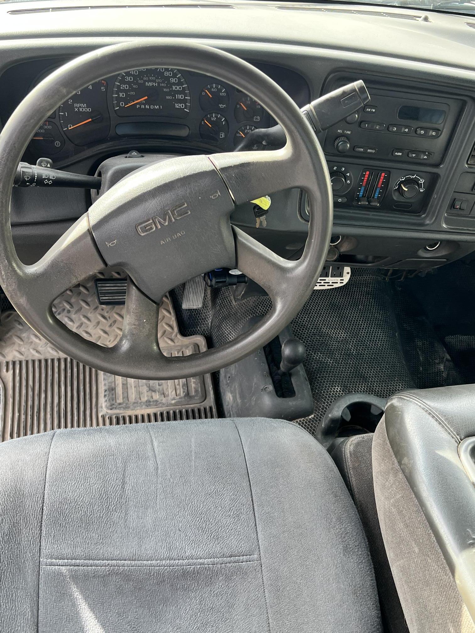 2005 GMC 3500 Sierra 1-Ton - Image 21