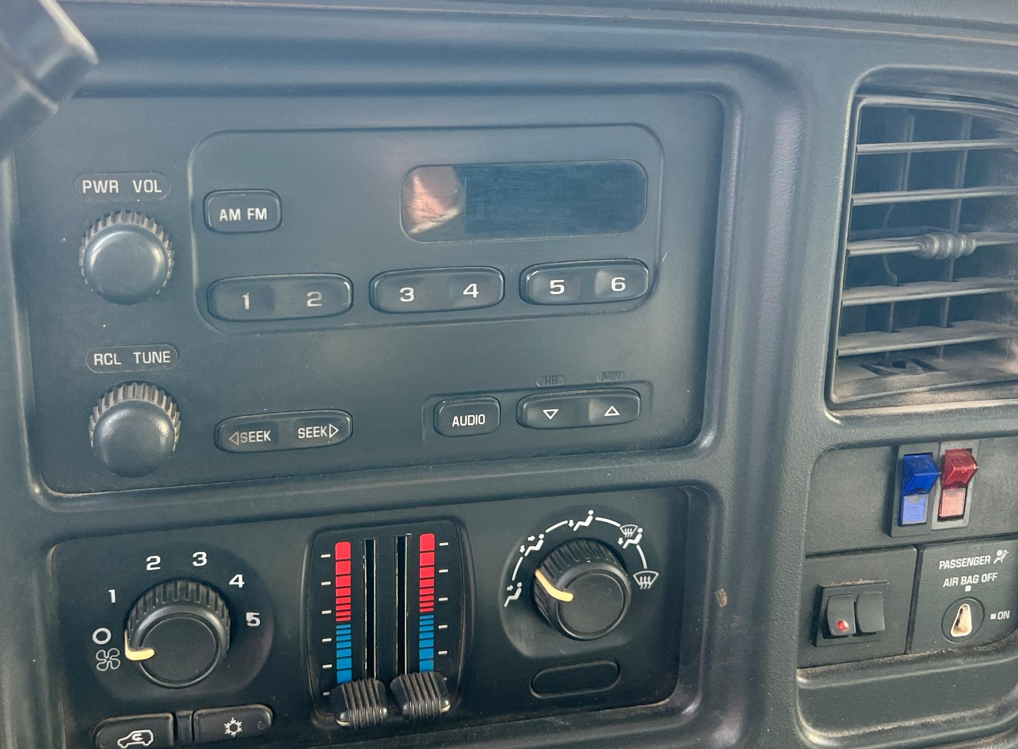 2005 GMC 3500 Sierra 1-Ton - Image 24