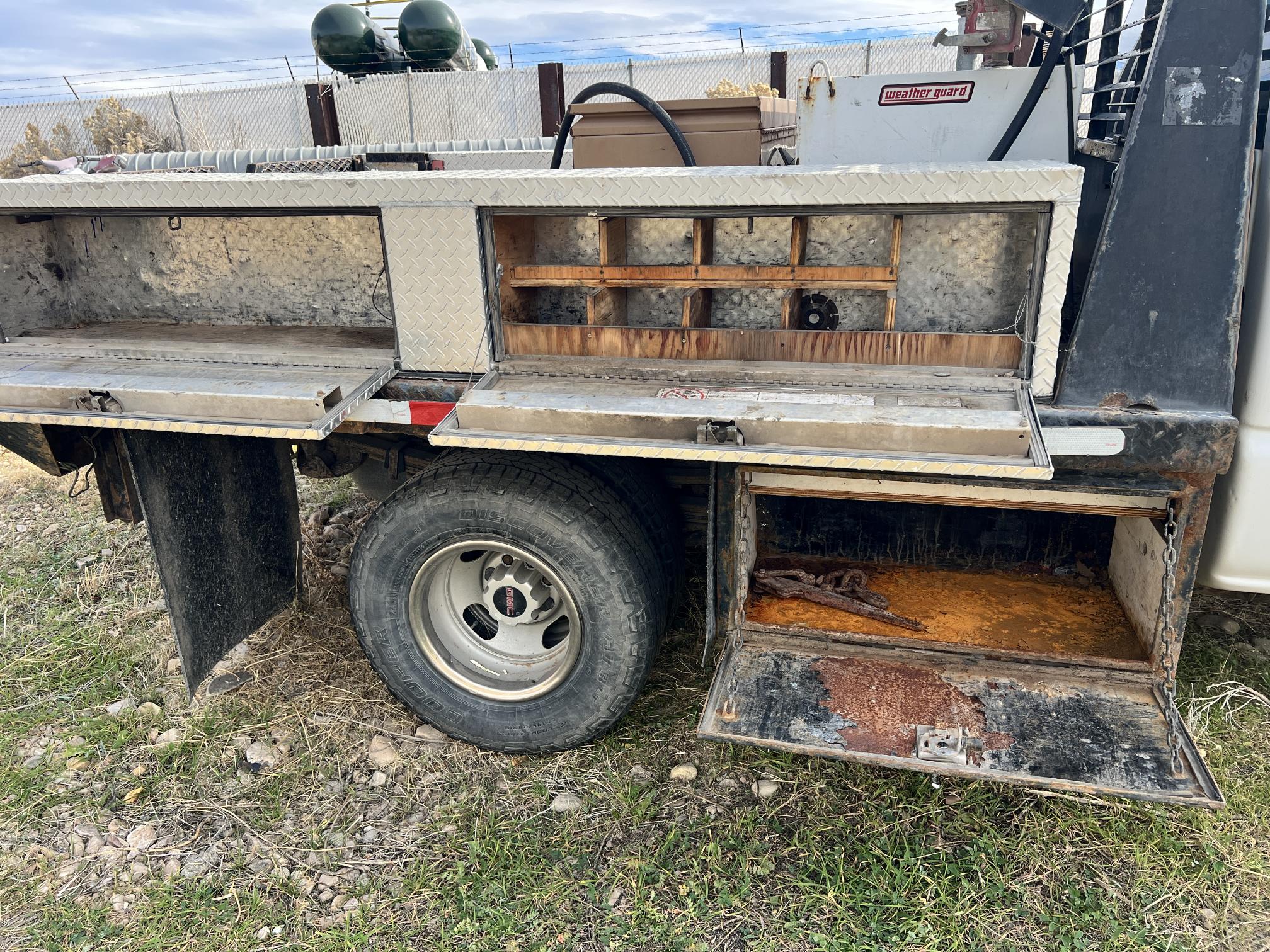 2005 GMC 3500 Sierra 1-Ton - Image 29