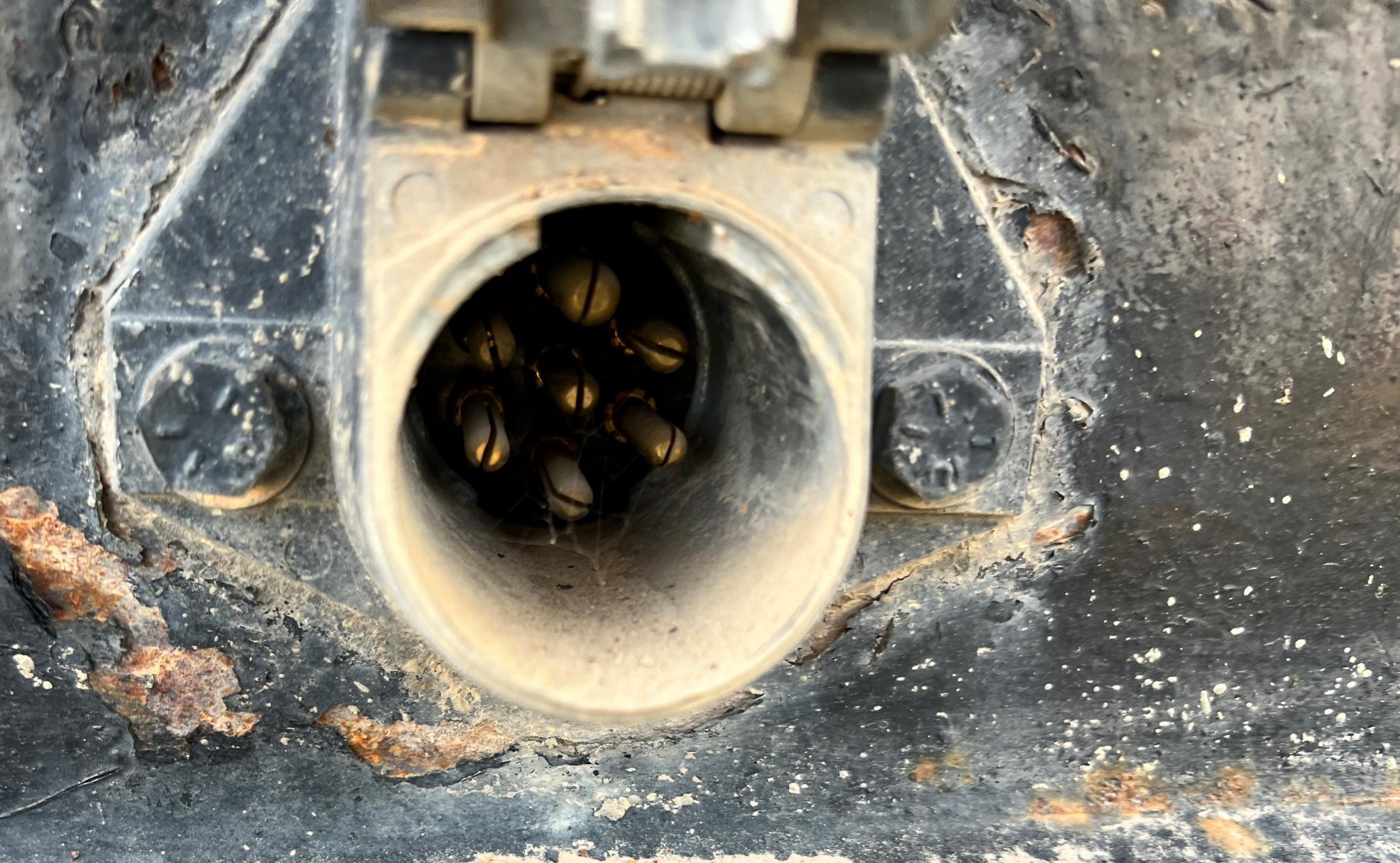 2005 GMC 3500 Sierra 1-Ton - Image 33