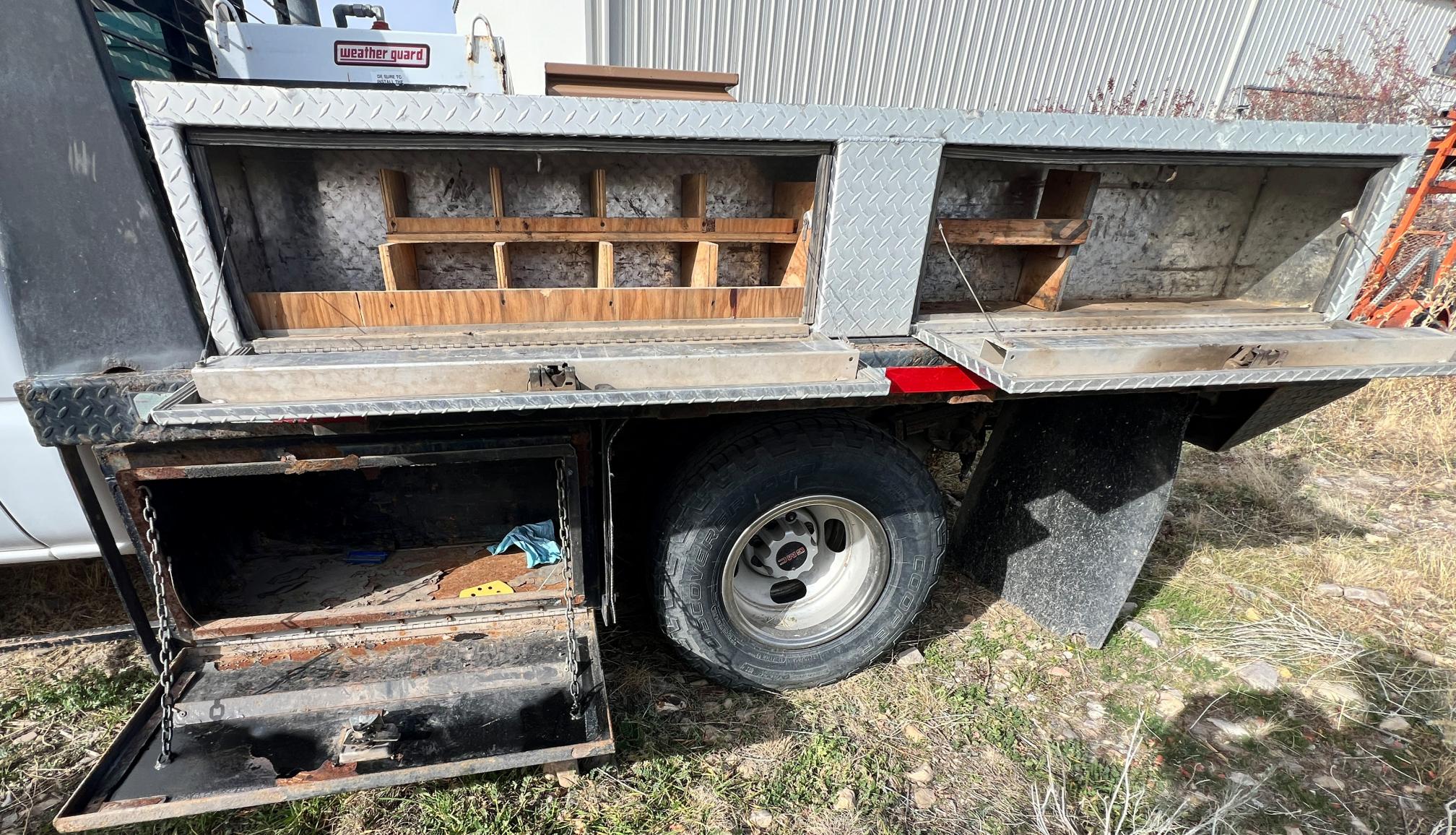 2005 GMC 3500 Sierra 1-Ton - Image 30