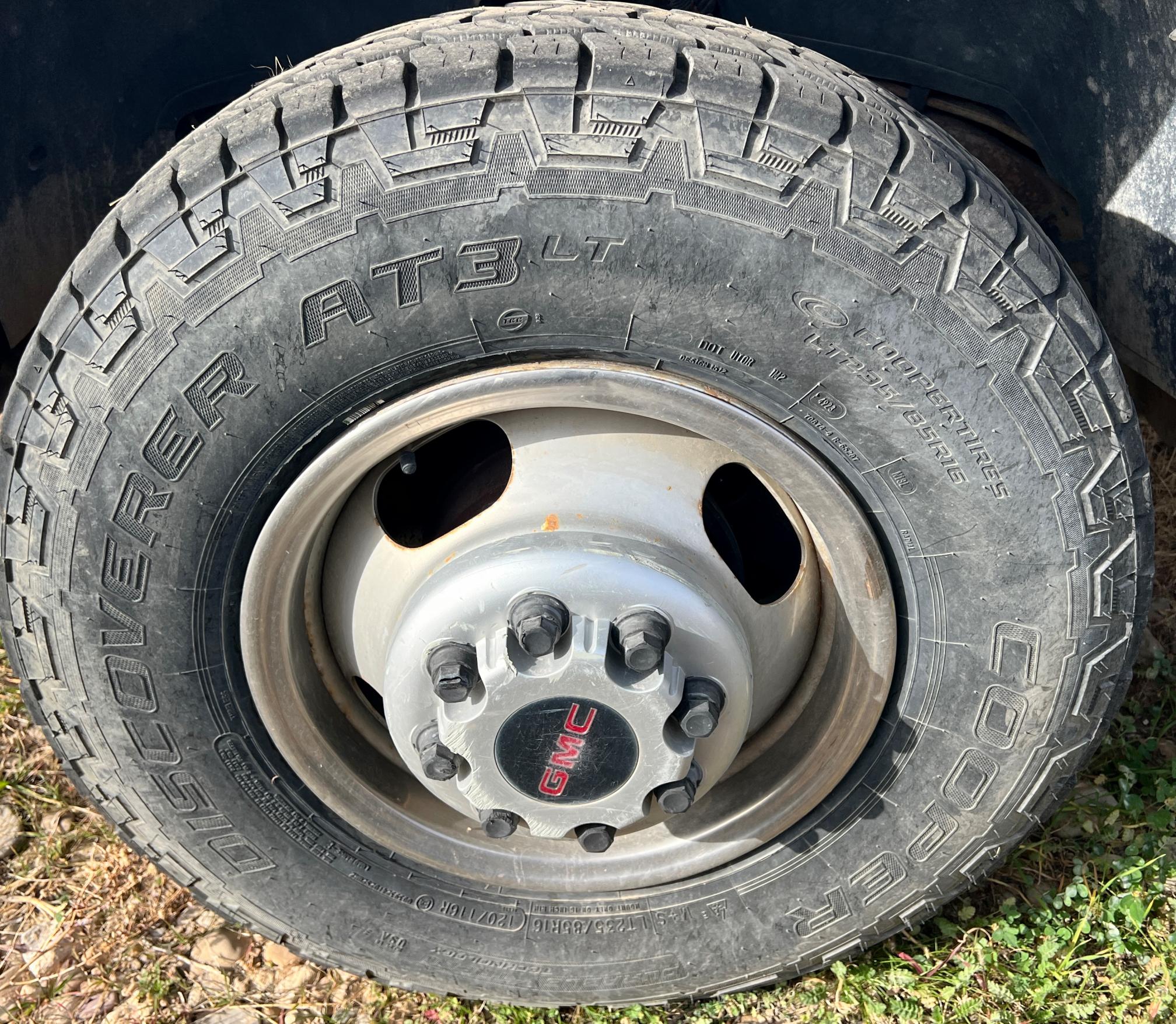 2005 GMC 3500 Sierra 1-Ton - Image 42