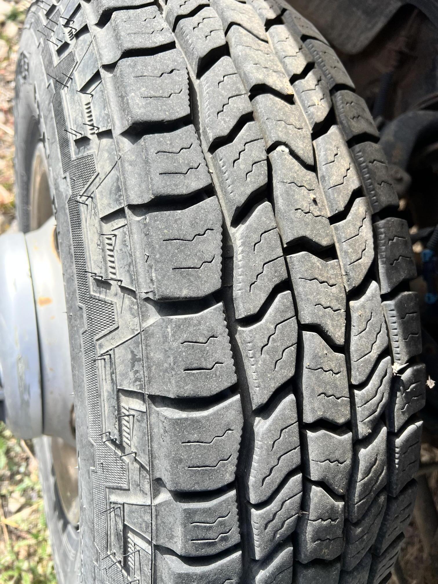 2005 GMC 3500 Sierra 1-Ton - Image 43